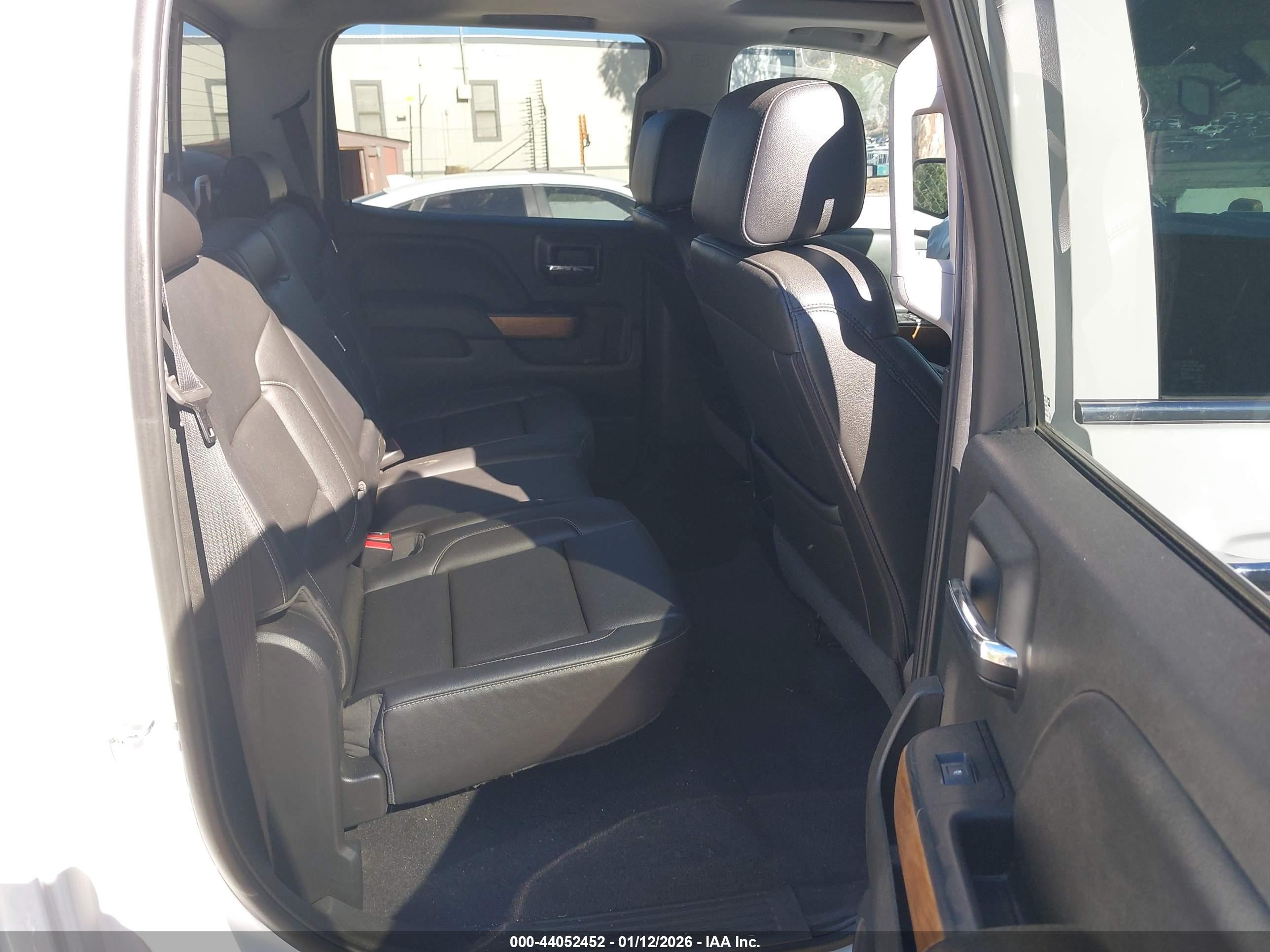 CHEVROLET SILVERADO image 8