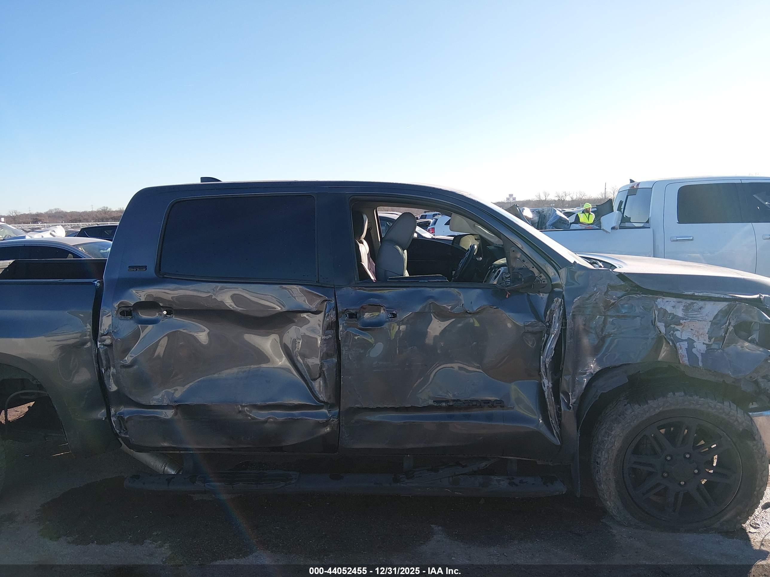 TOYOTA TUNDRA image 6