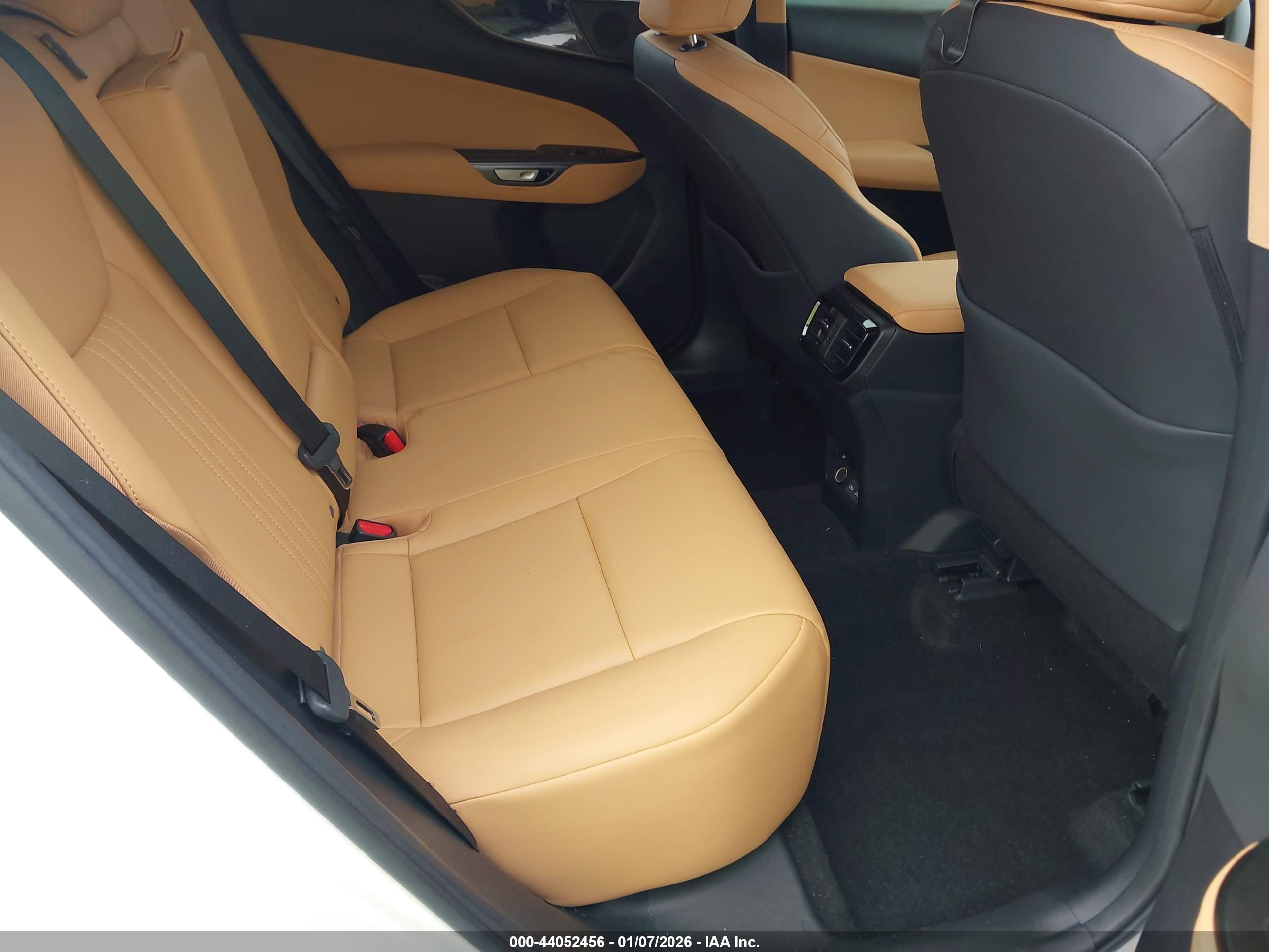 LEXUS NX image 8