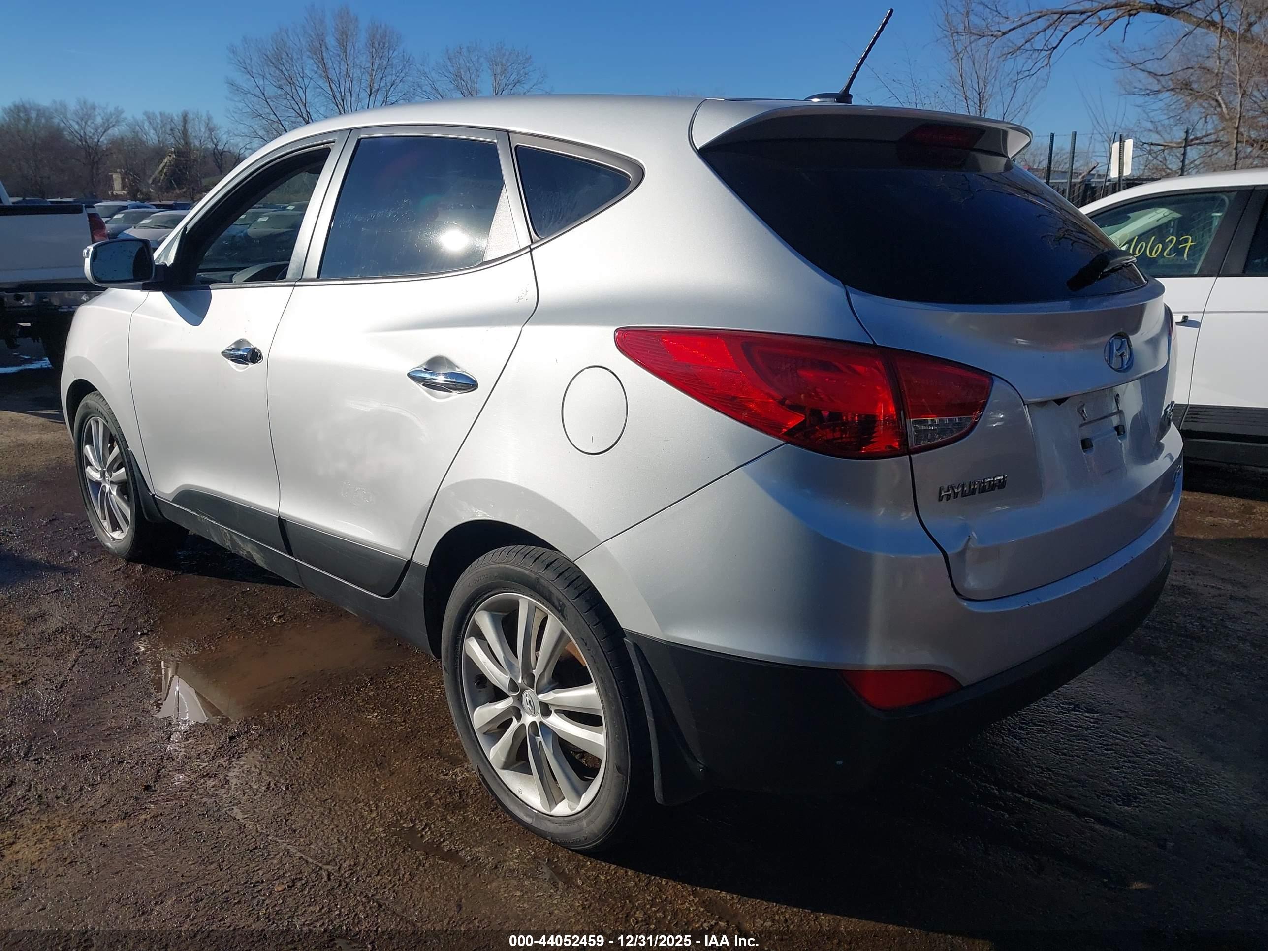 HYUNDAI TUCSON image 3