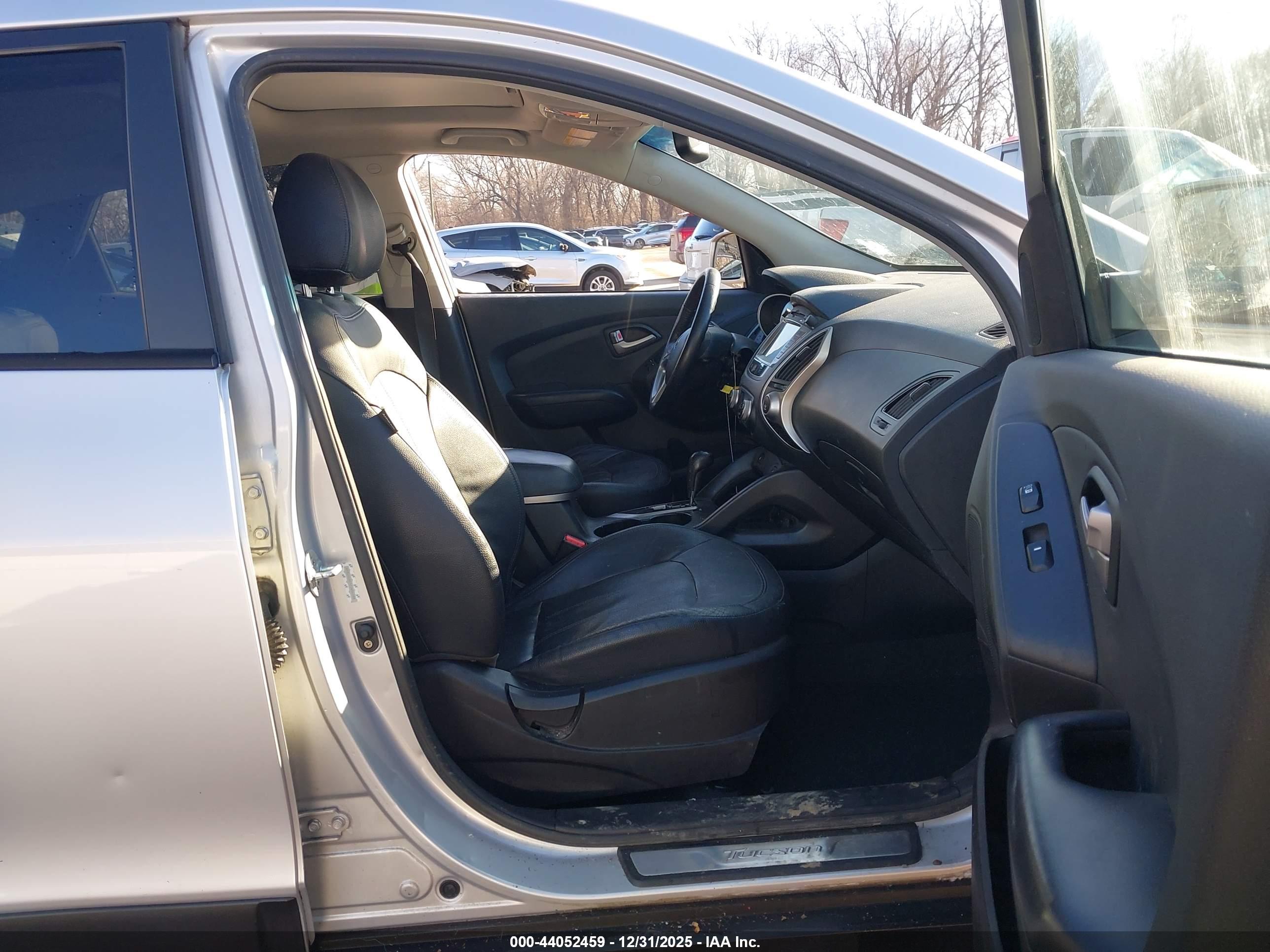 HYUNDAI TUCSON image 5