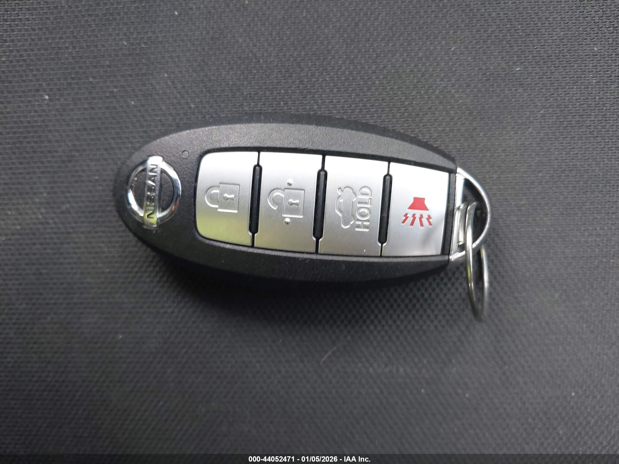 NISSAN VERSA image 11