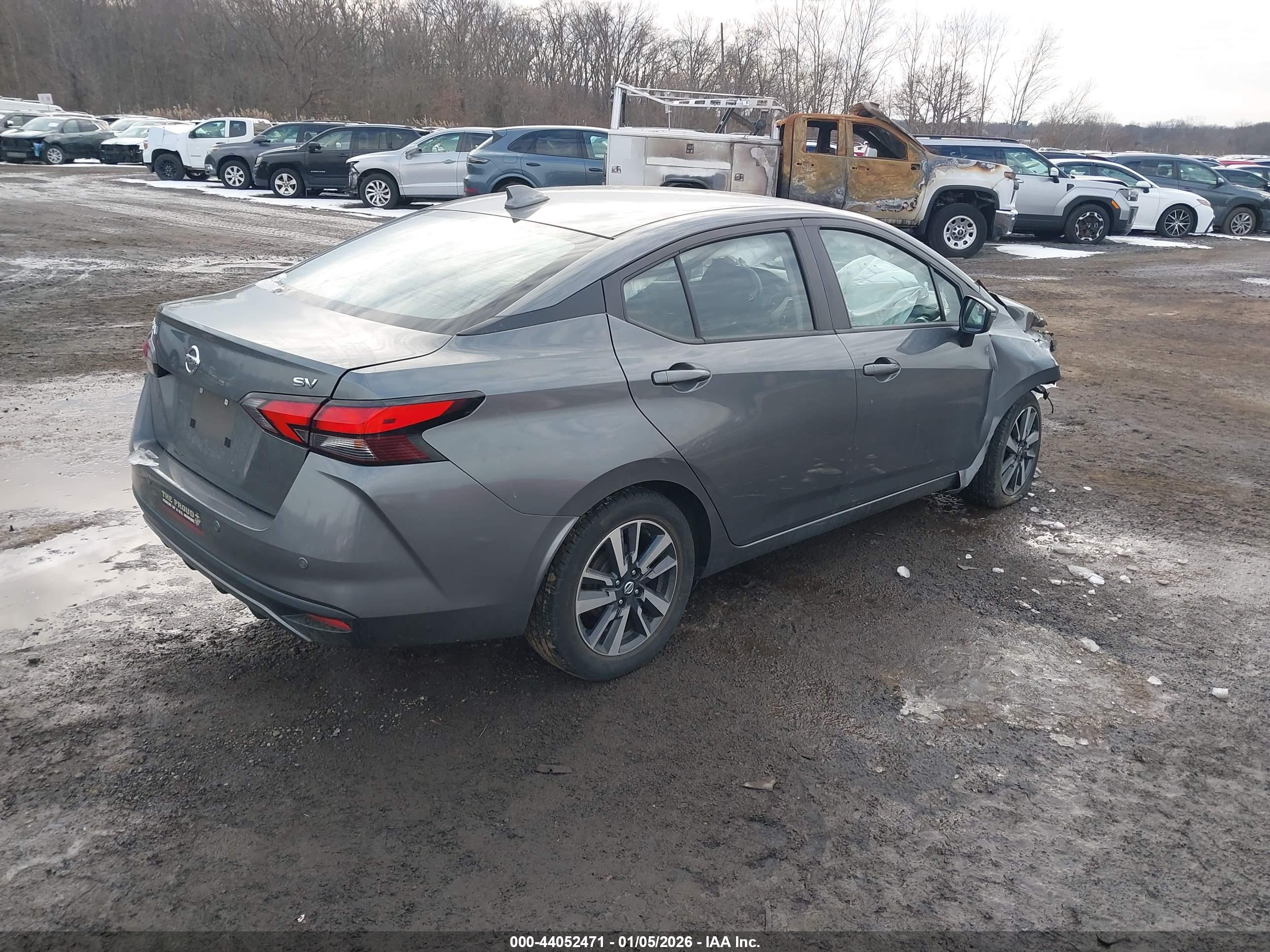 NISSAN VERSA image 4