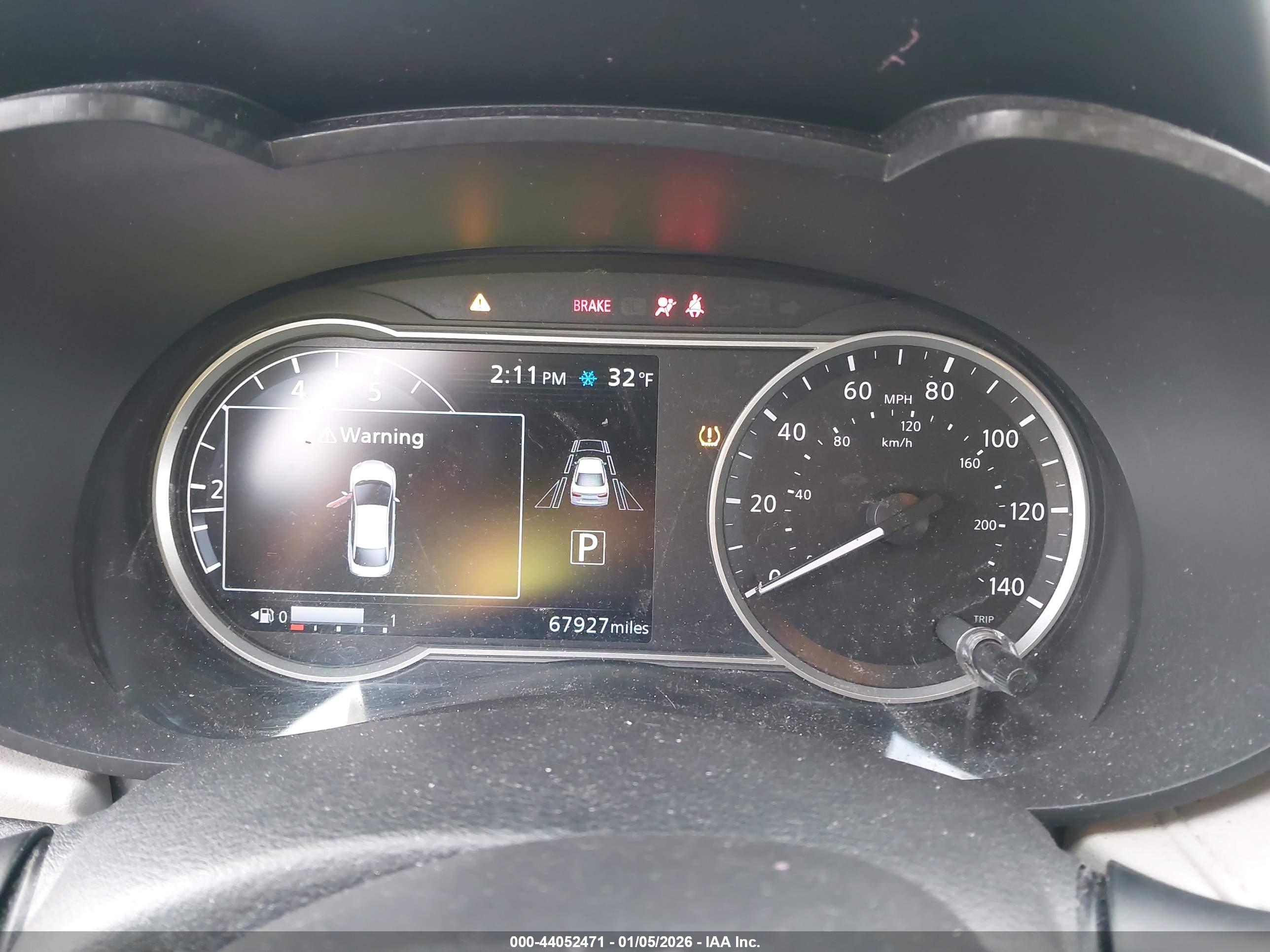 NISSAN VERSA image 7