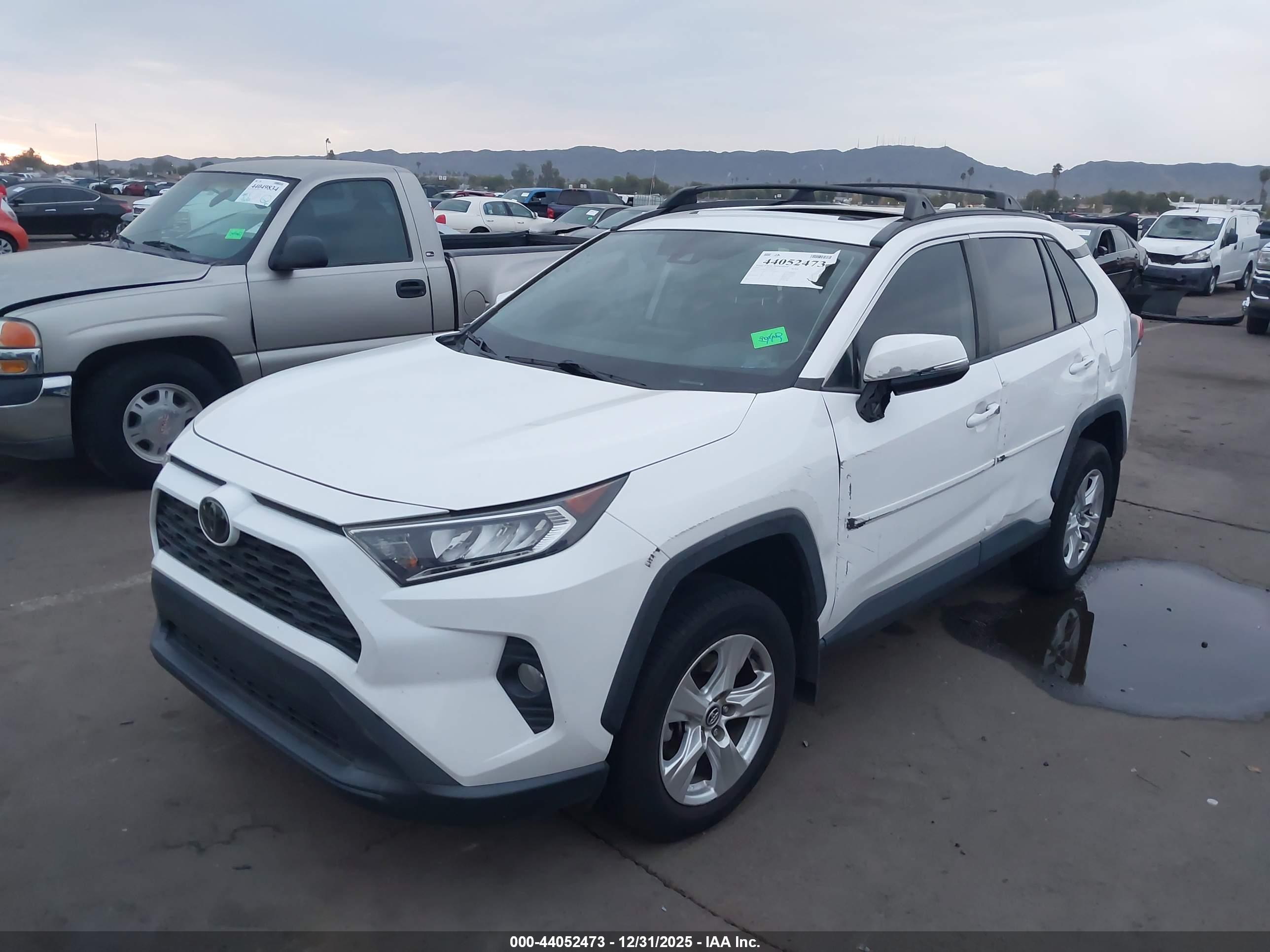 TOYOTA RAV4 image 2