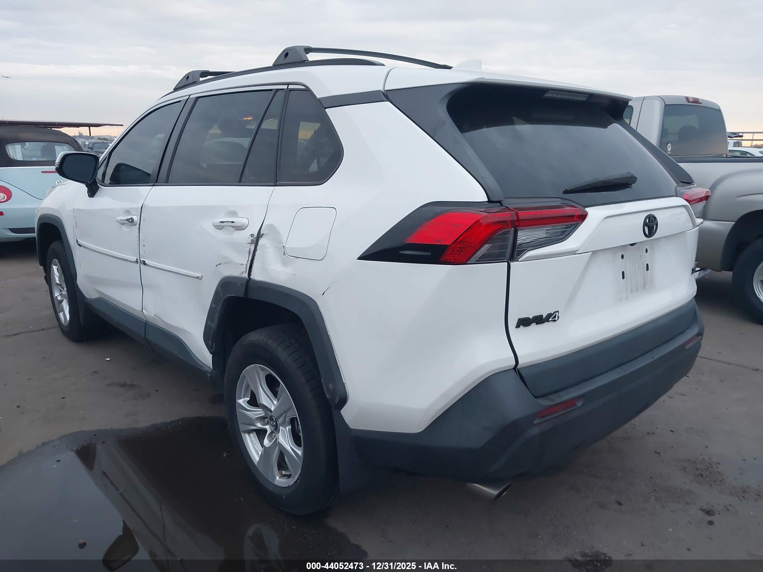 TOYOTA RAV4 image 3