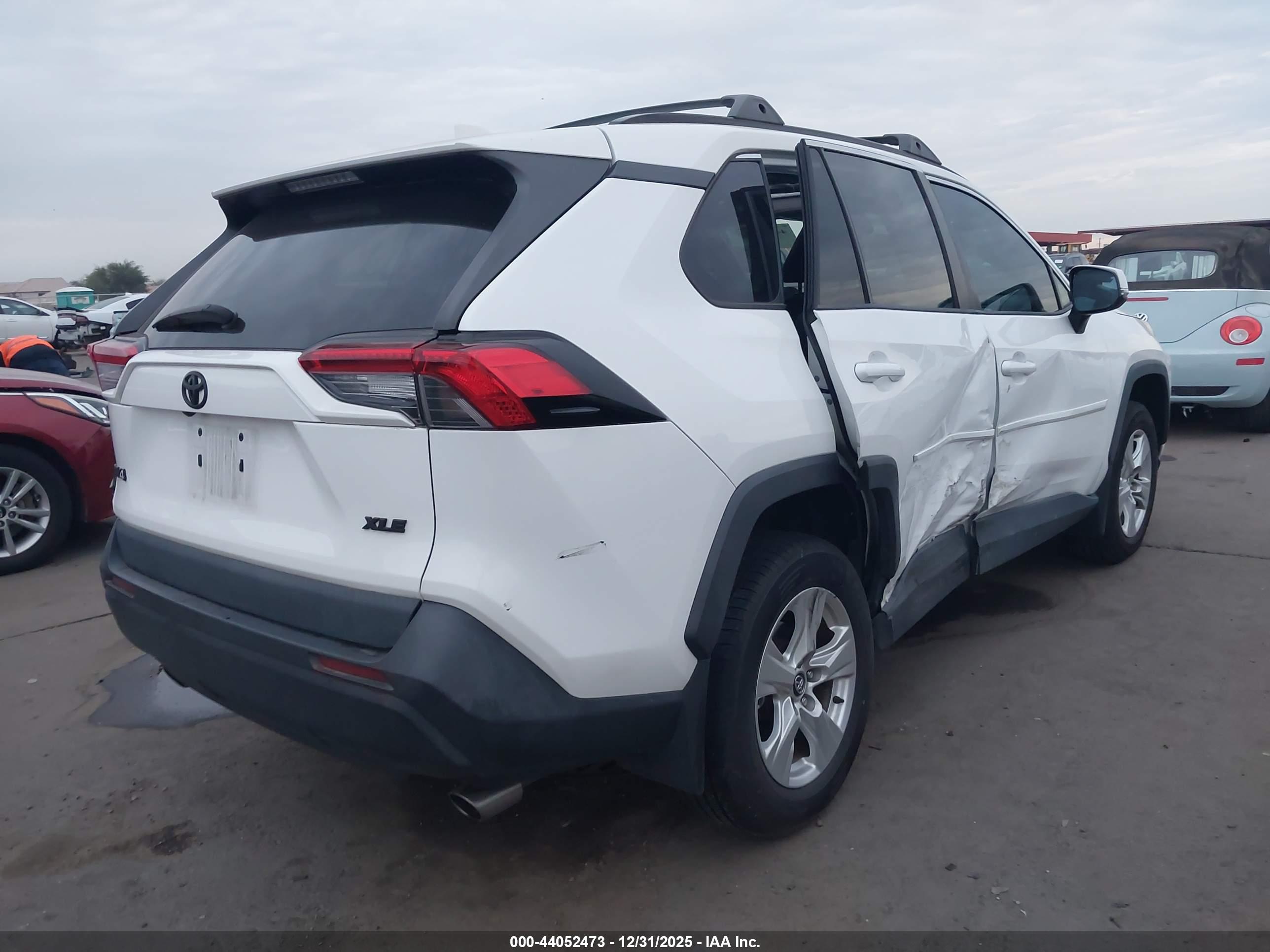 TOYOTA RAV4 image 4