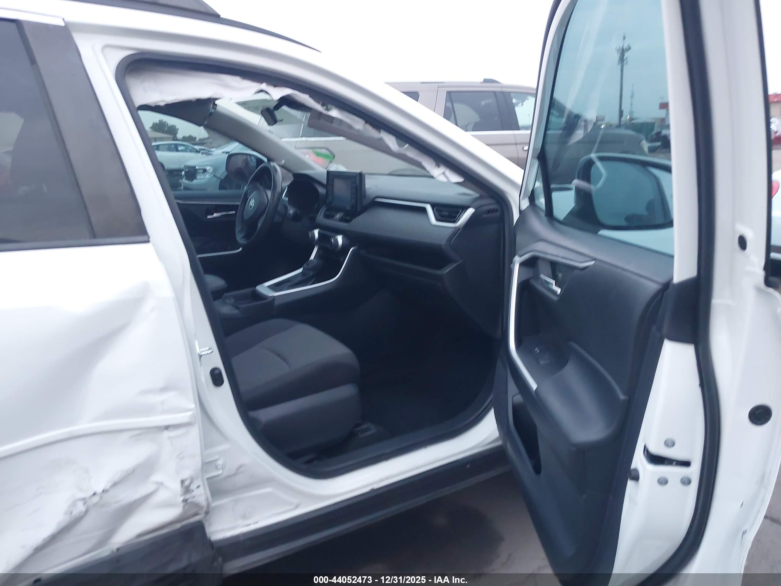 TOYOTA RAV4 image 5