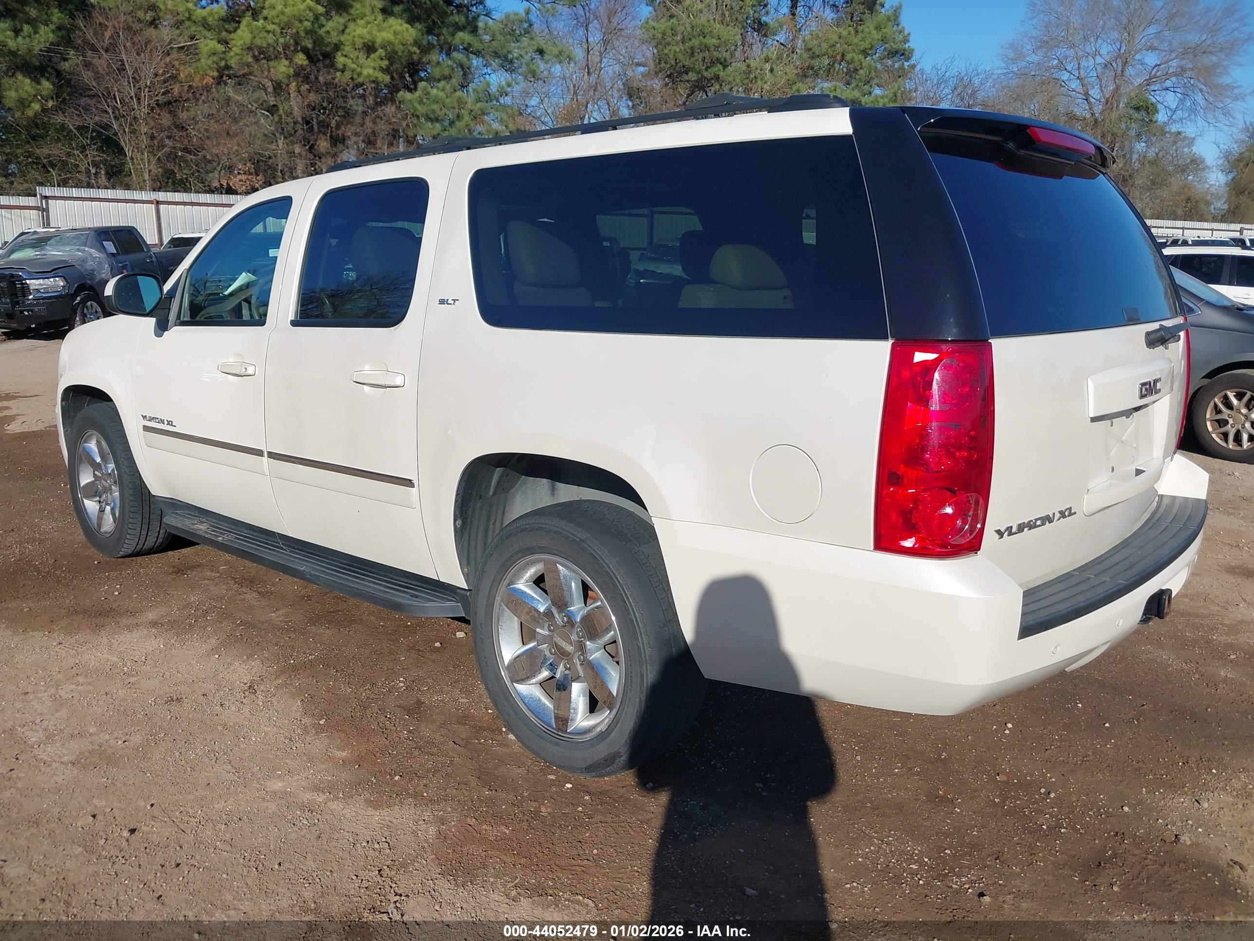 GMC YUKON image 3