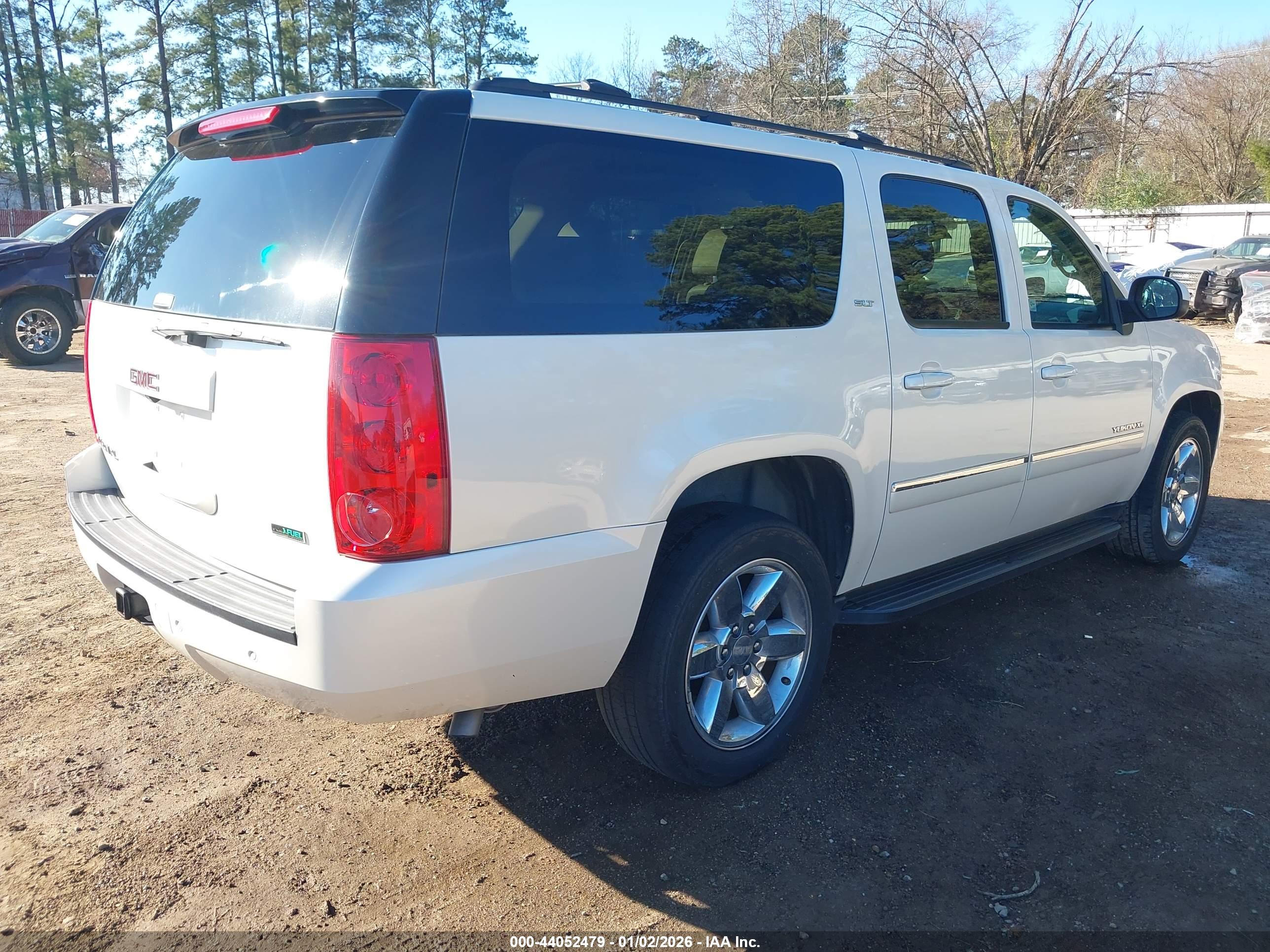 GMC YUKON image 4