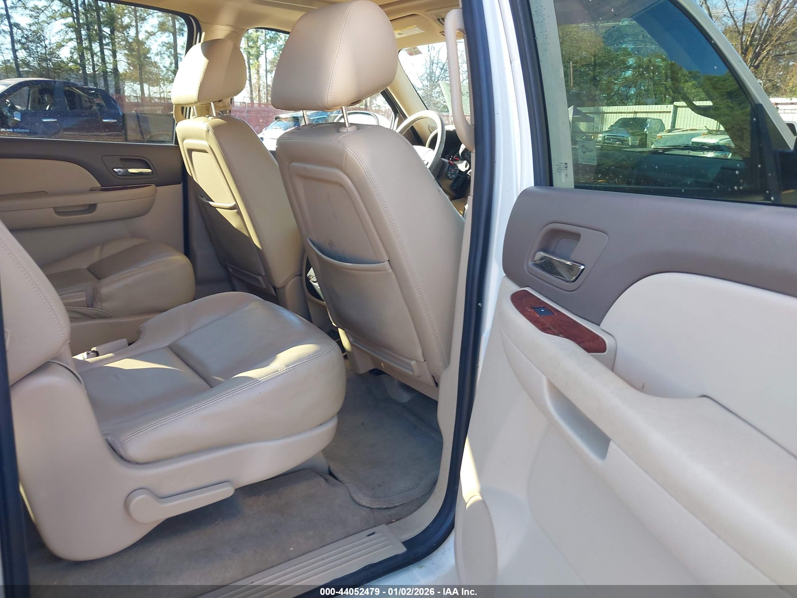 GMC YUKON image 8