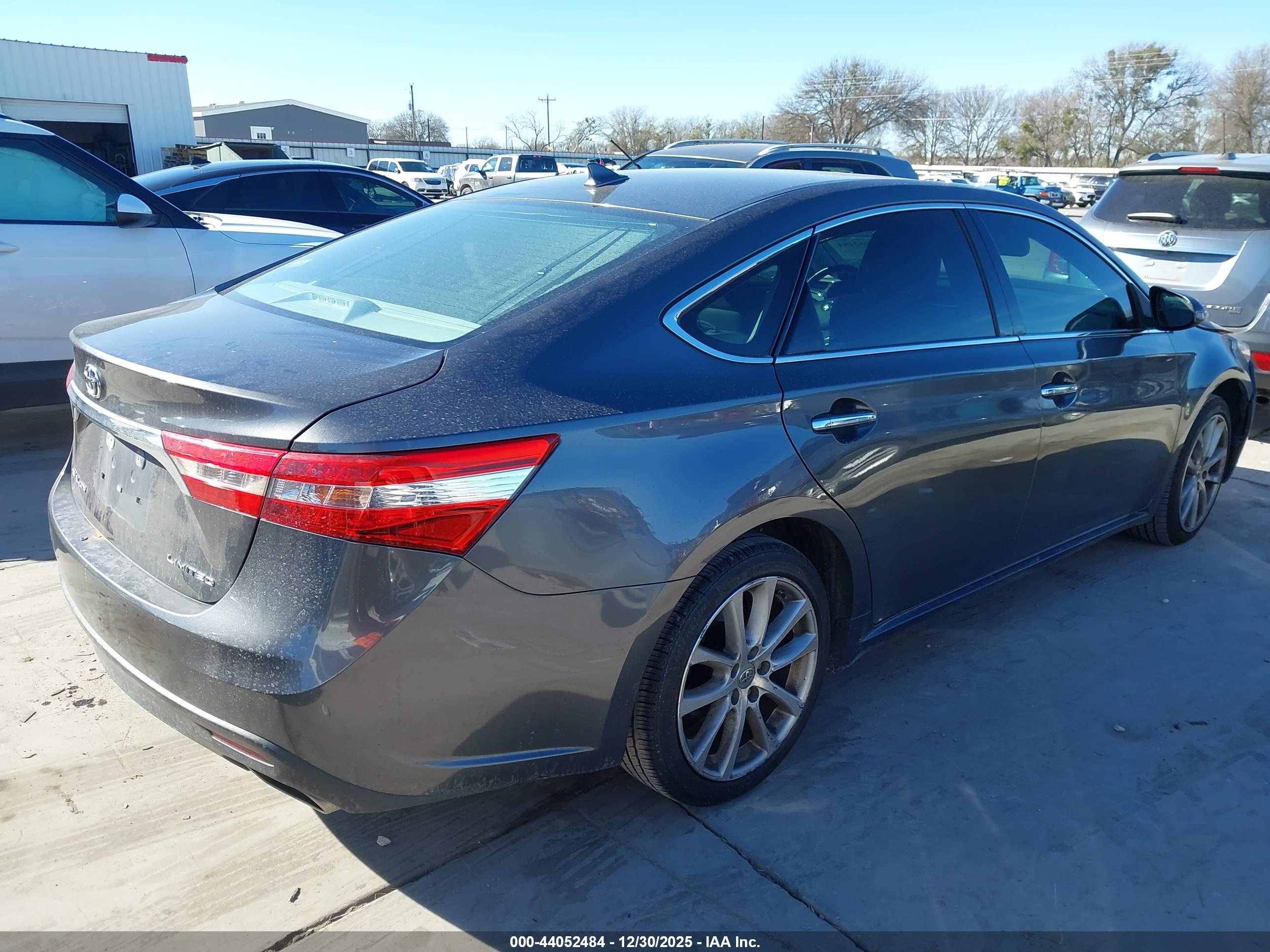 TOYOTA AVALON image 4