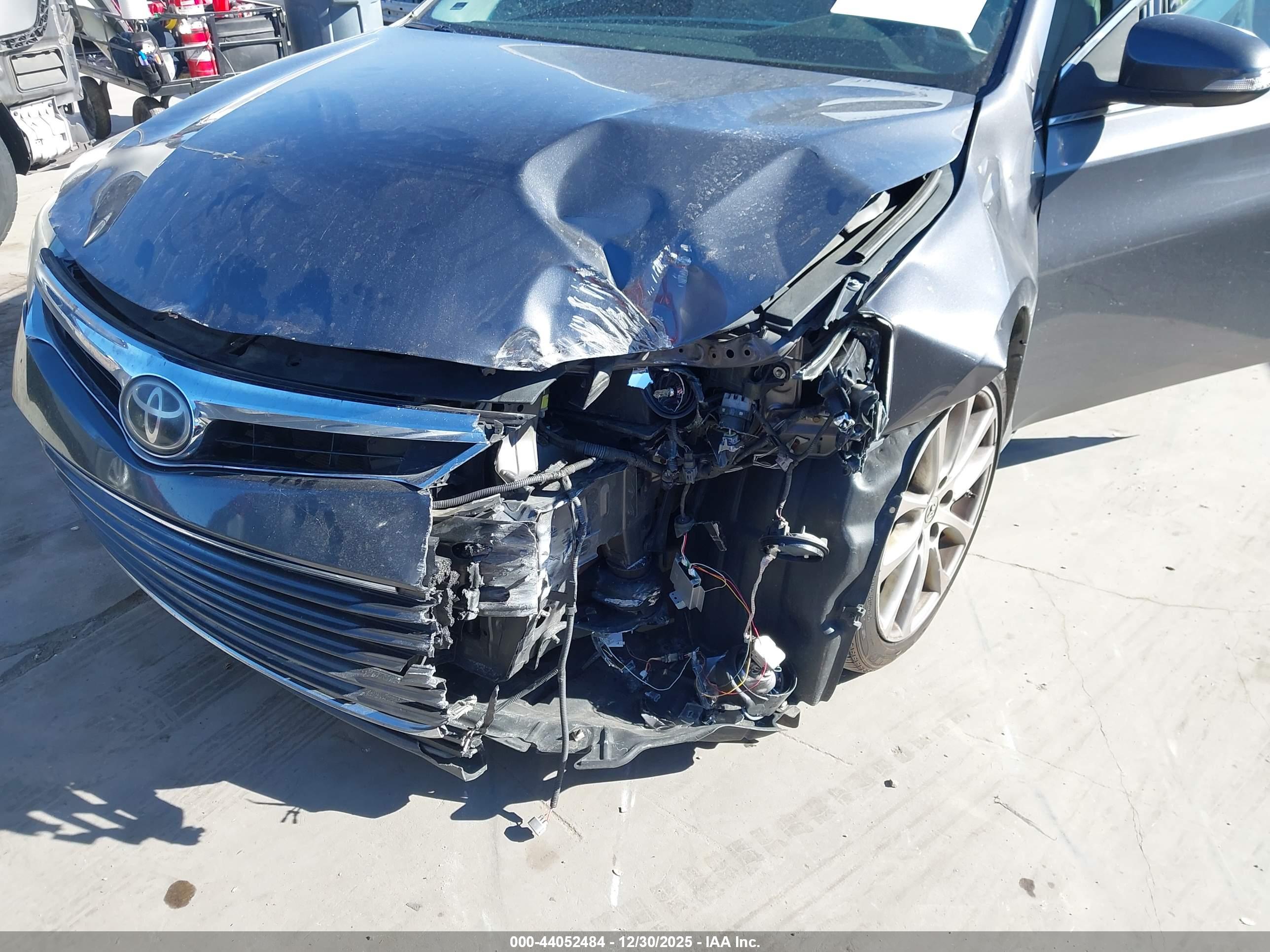 TOYOTA AVALON image 6