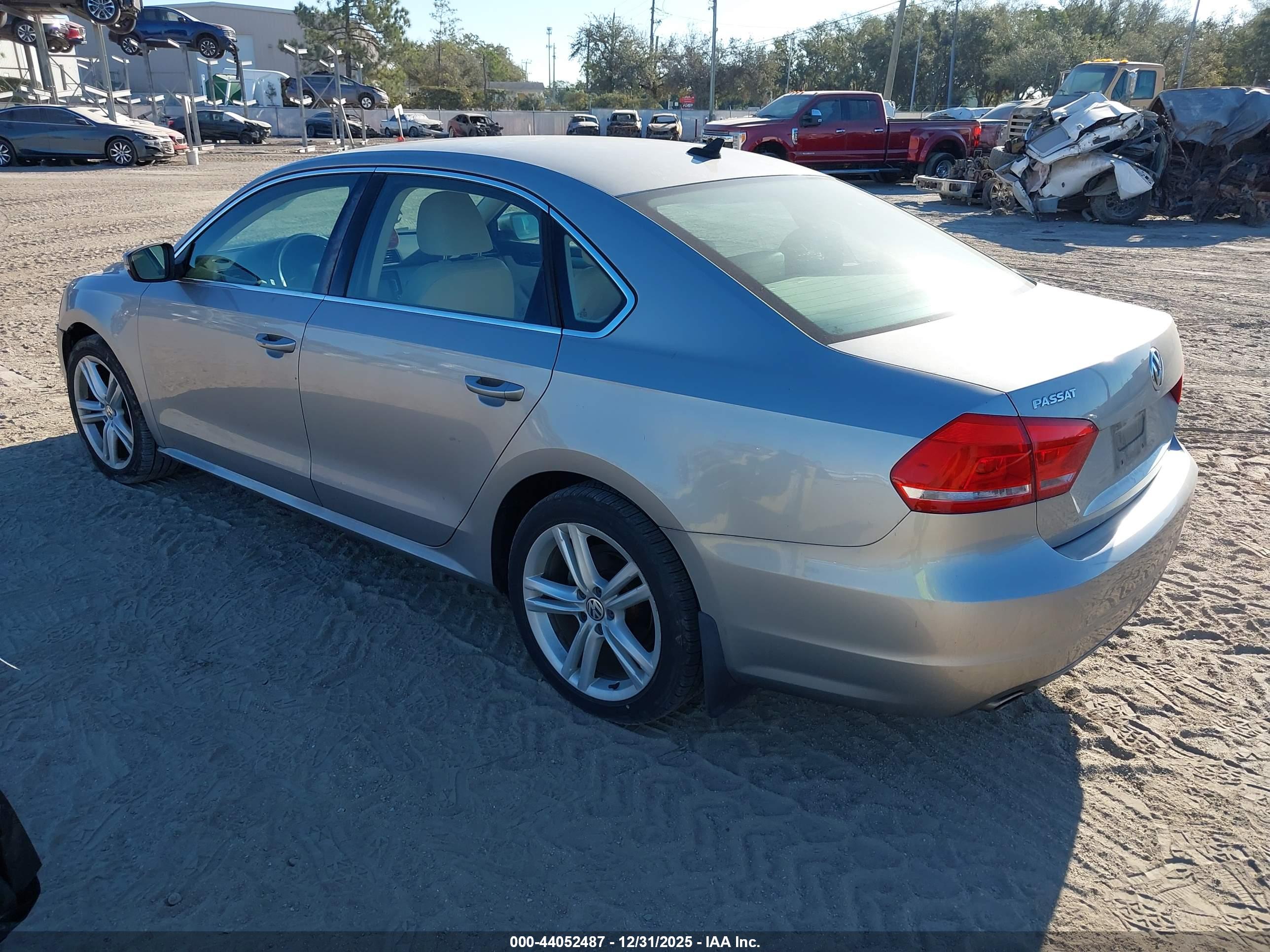 VOLKSWAGEN PASSAT image 3