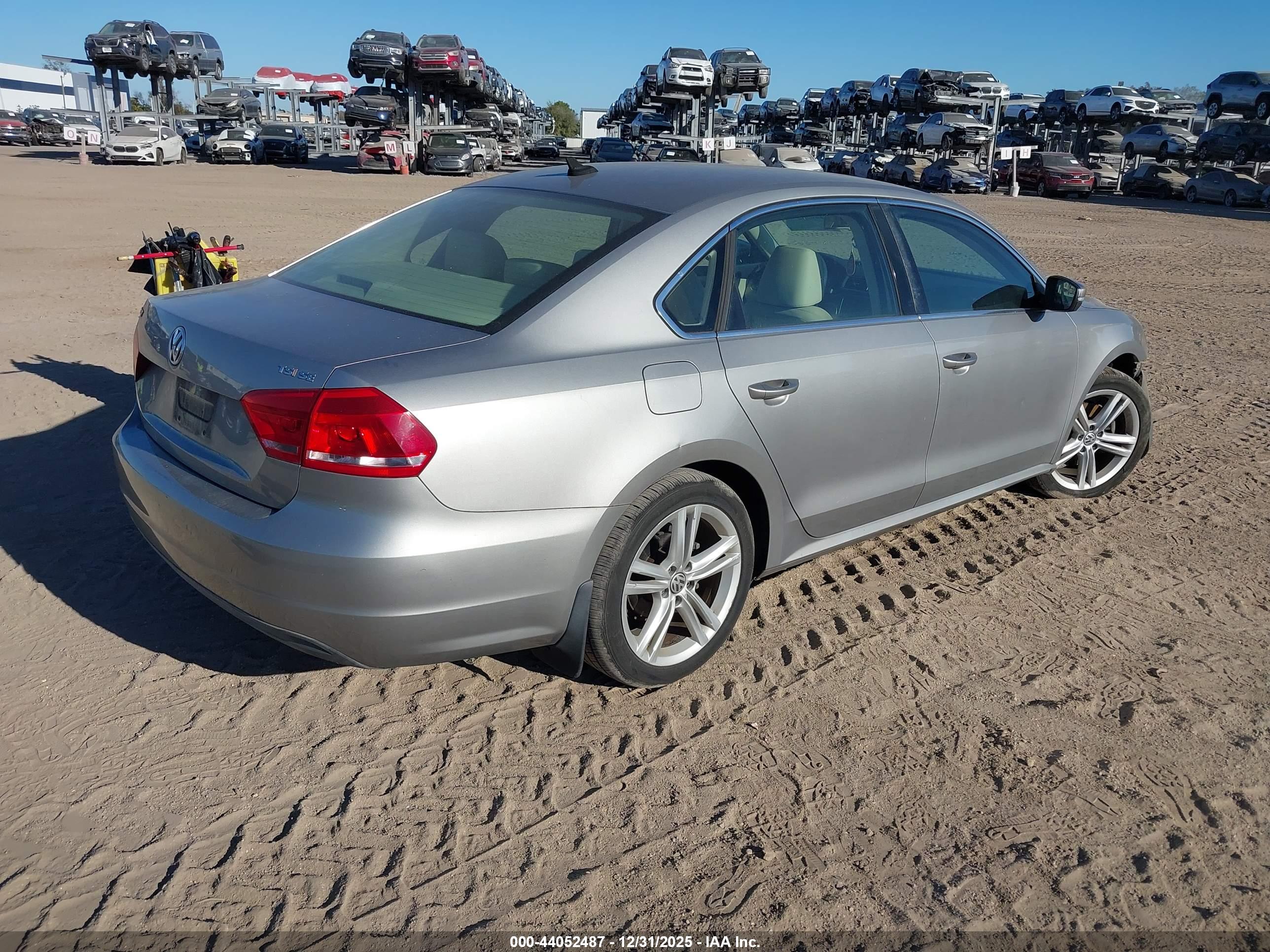 VOLKSWAGEN PASSAT image 4
