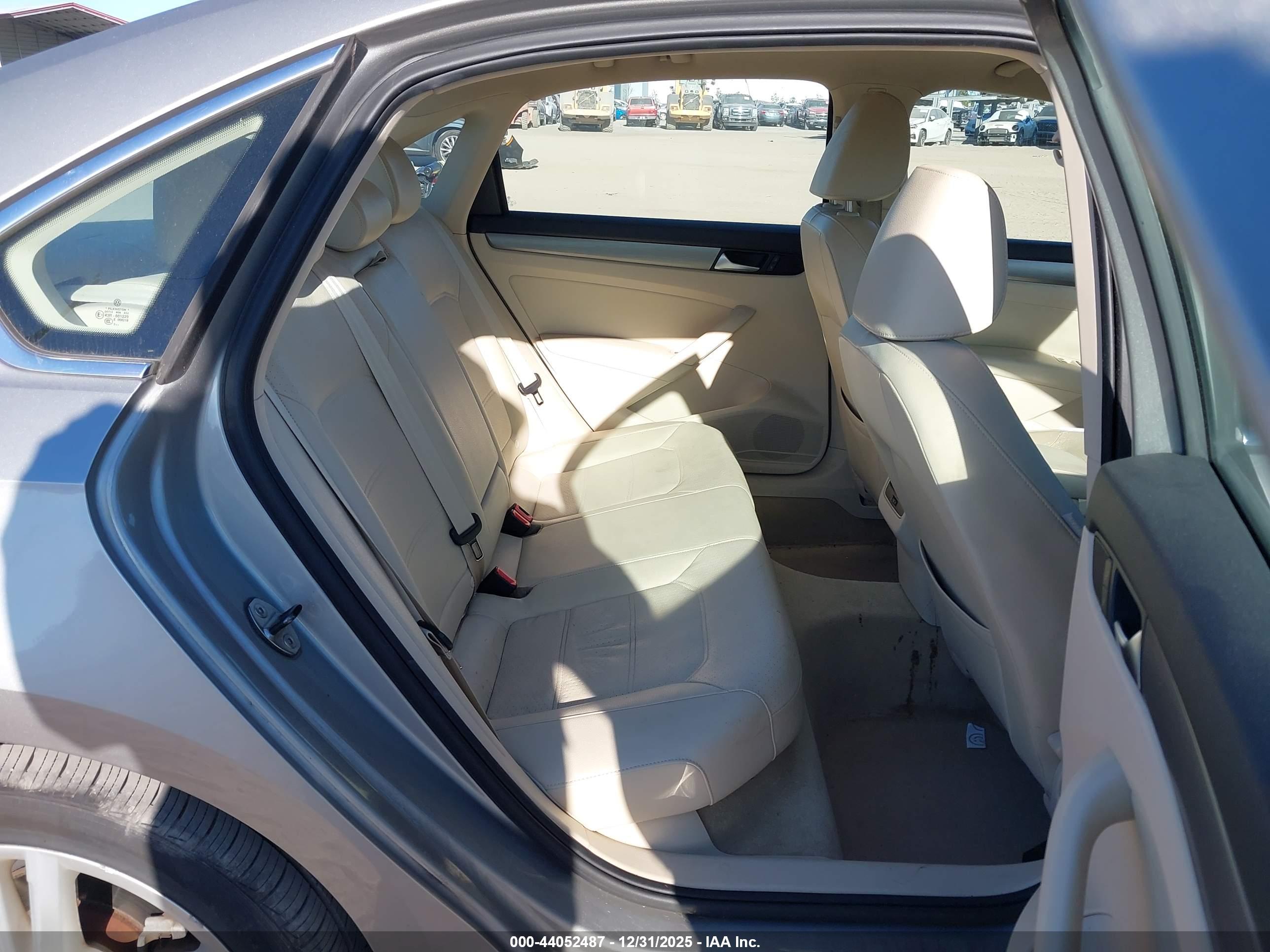VOLKSWAGEN PASSAT image 8