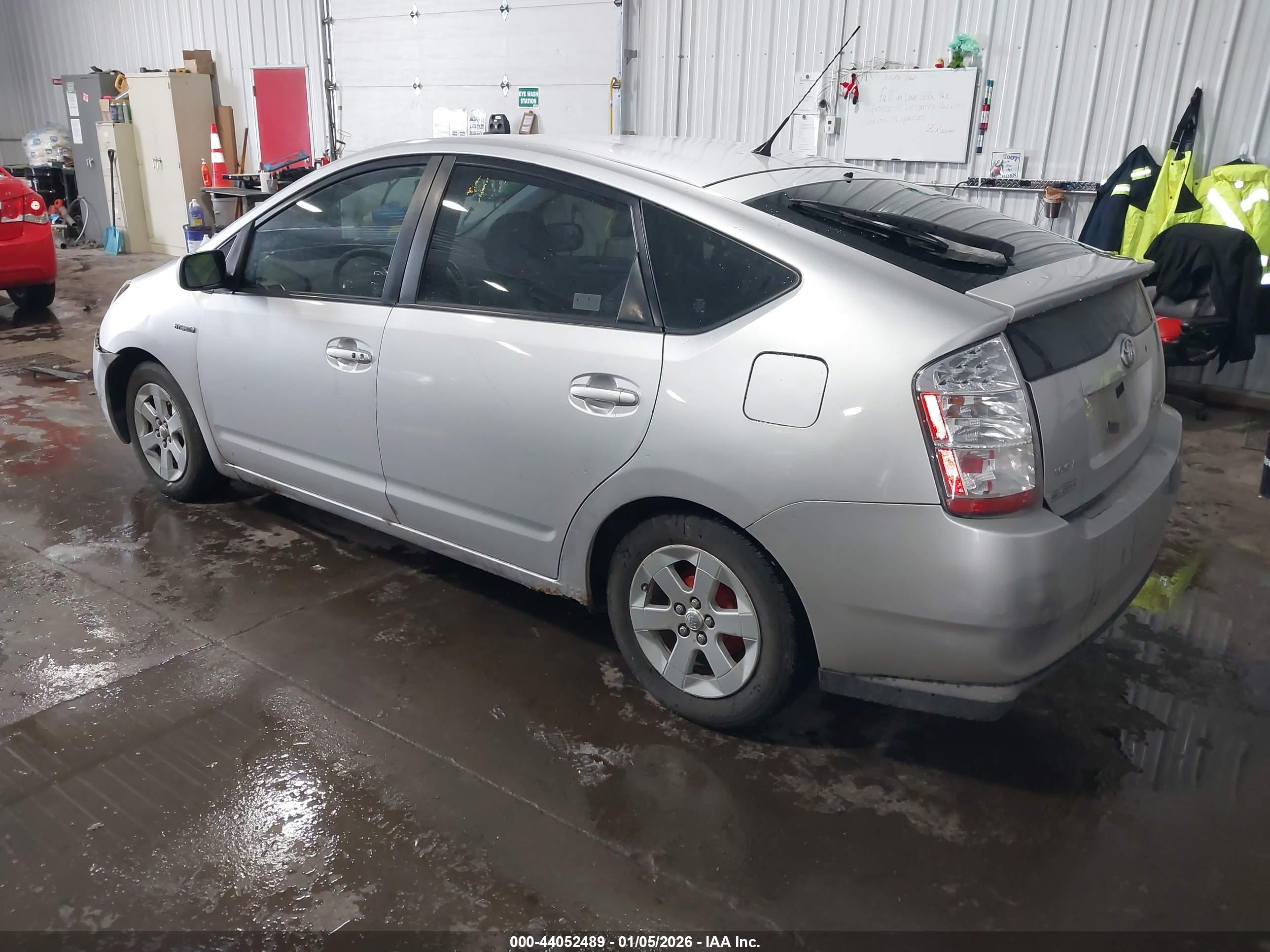 TOYOTA PRIUS image 3
