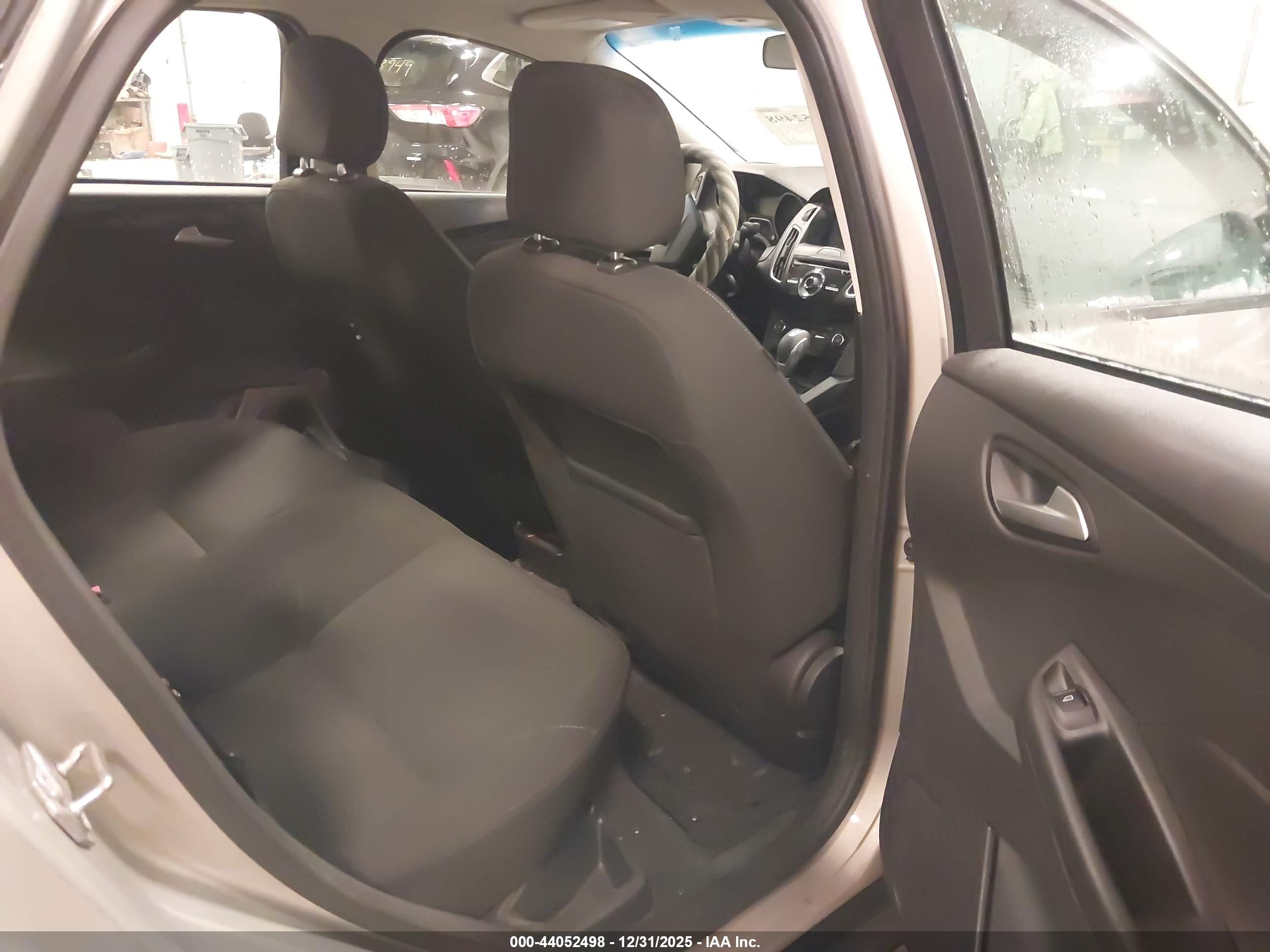 FORD FOCUS image 8