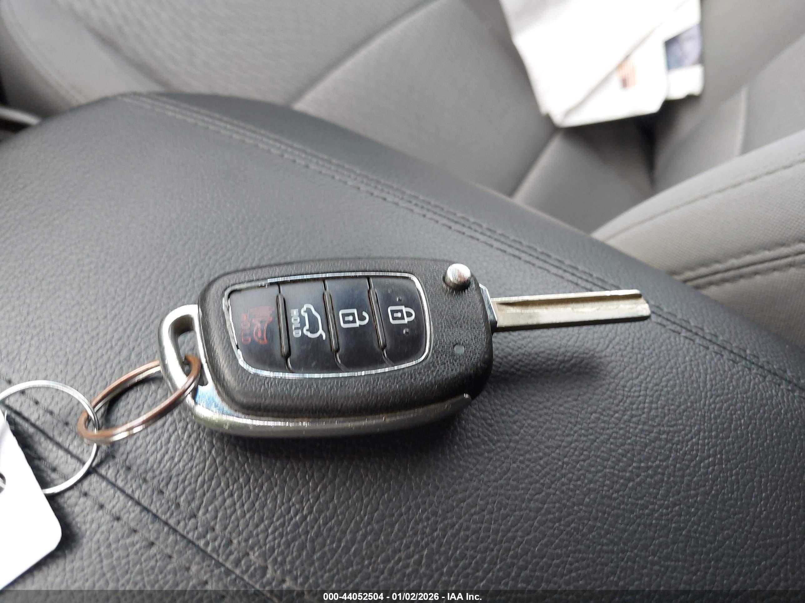 HYUNDAI SANTA image 11