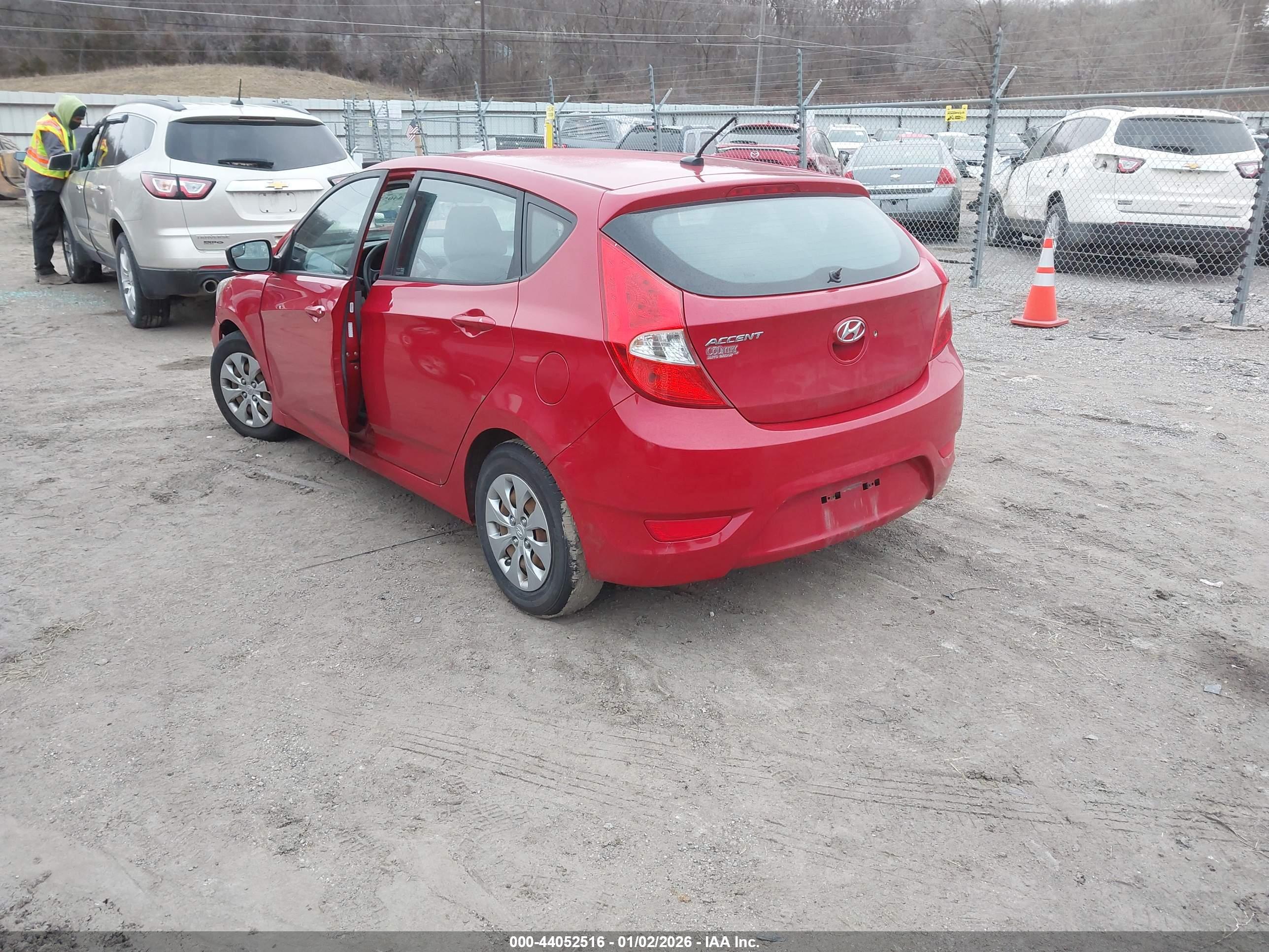 HYUNDAI ACCENT image 3