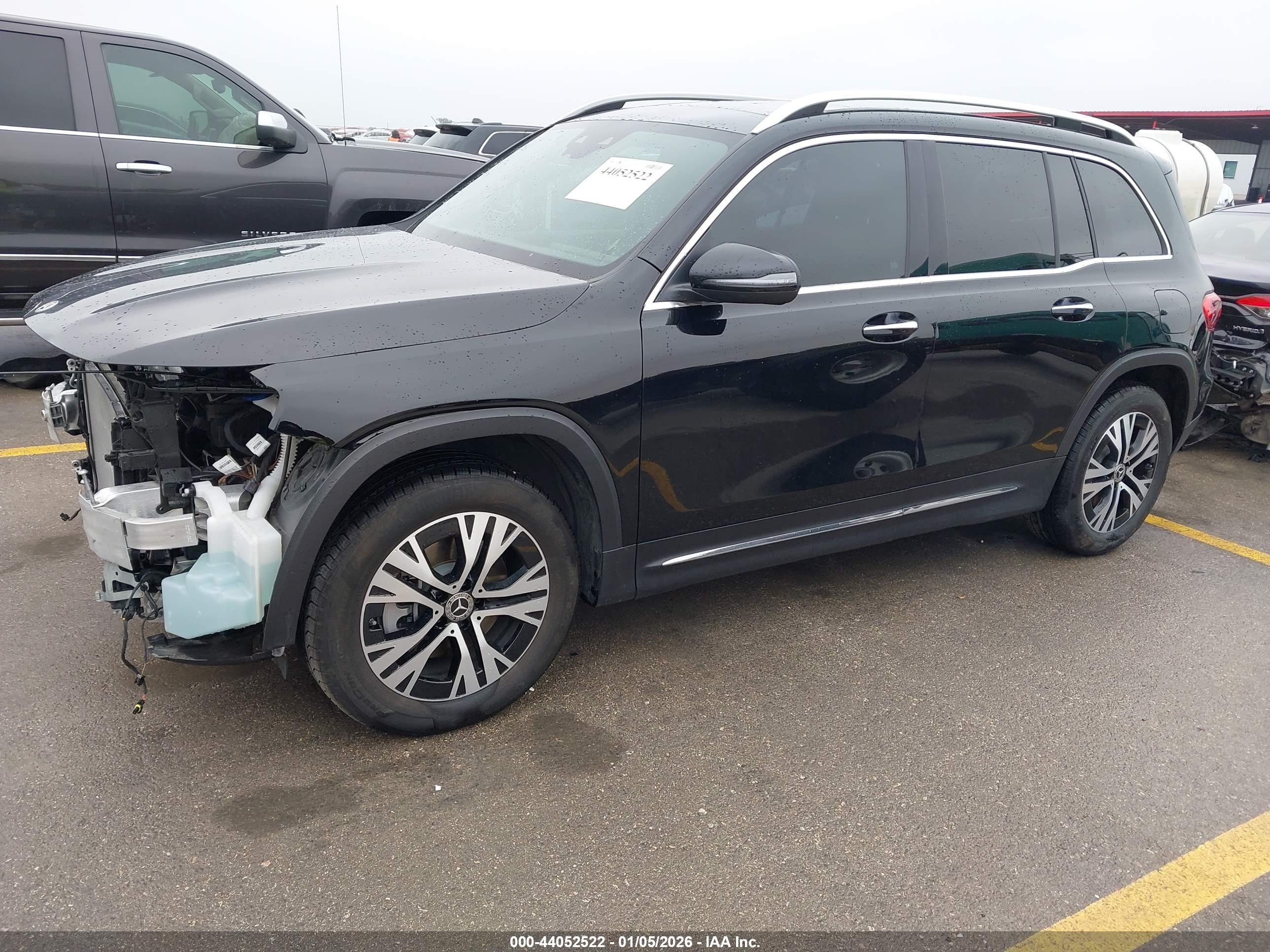 MERCEDES-BENZ GLB image 2