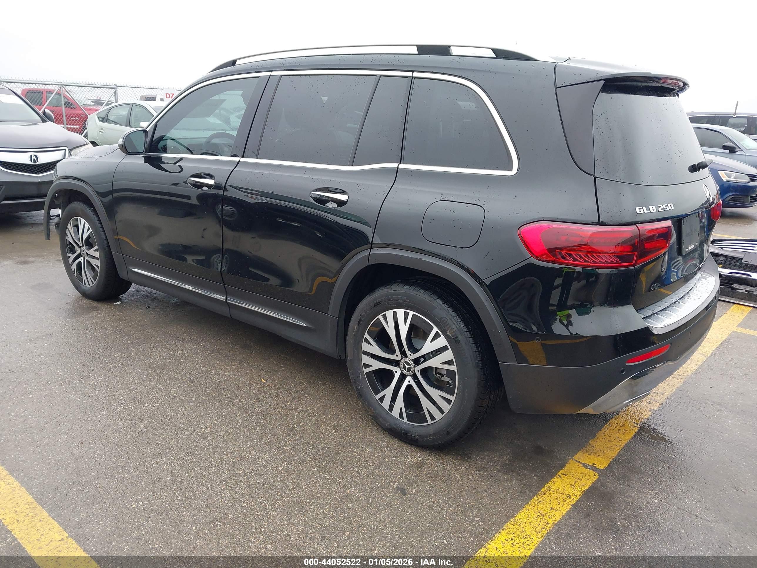 MERCEDES-BENZ GLB image 3