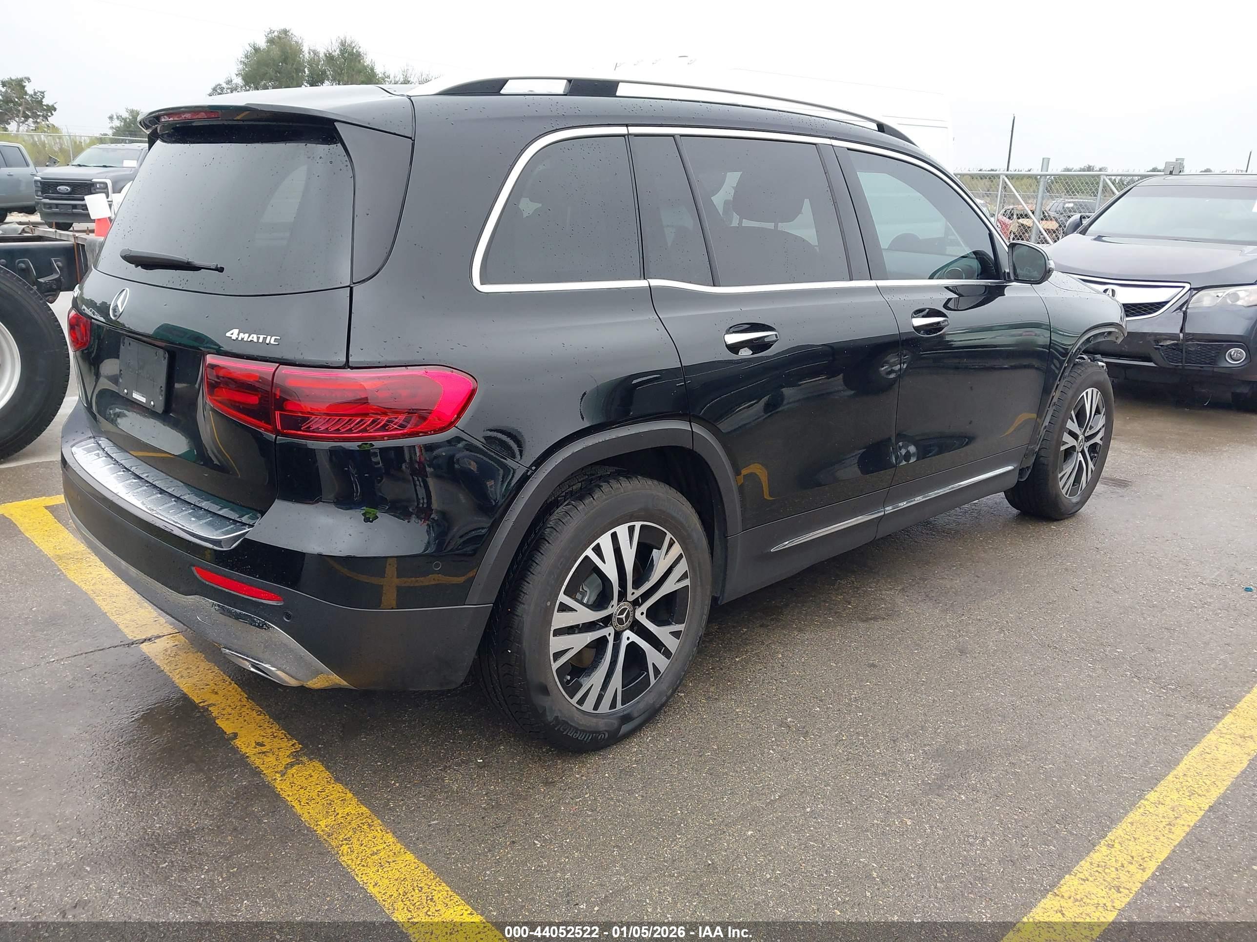 MERCEDES-BENZ GLB image 4