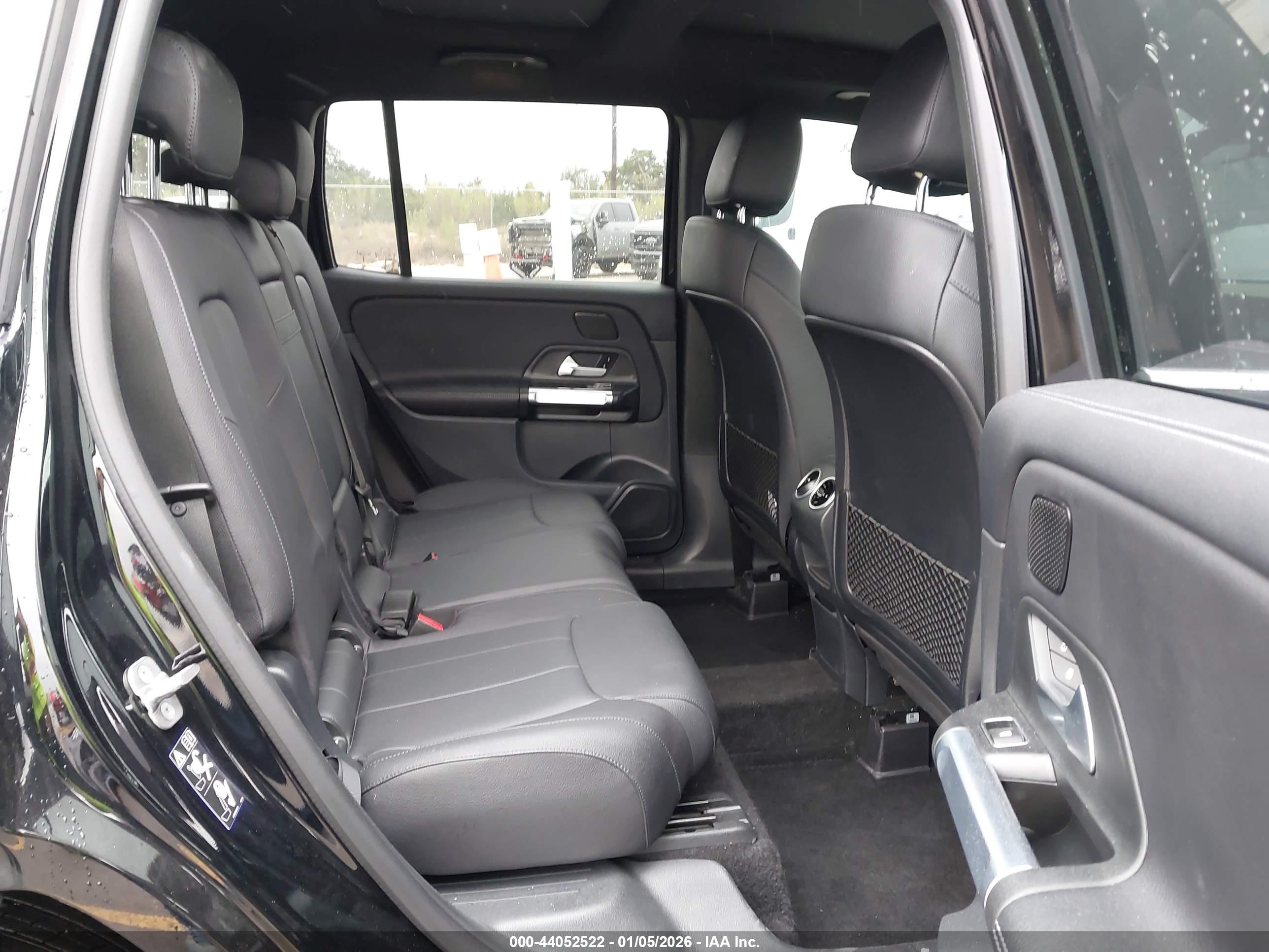 MERCEDES-BENZ GLB image 8