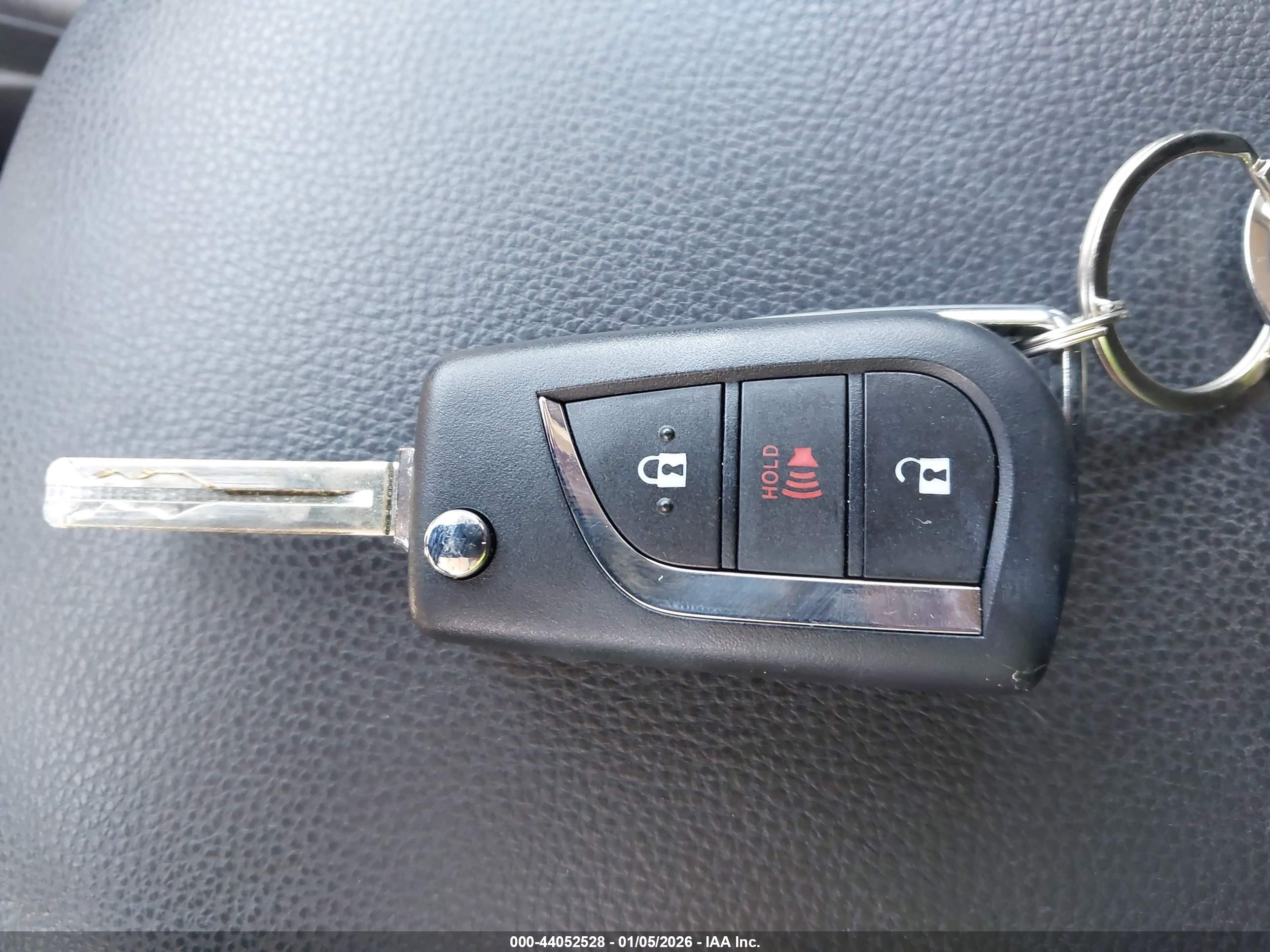TOYOTA RAV4 image 11