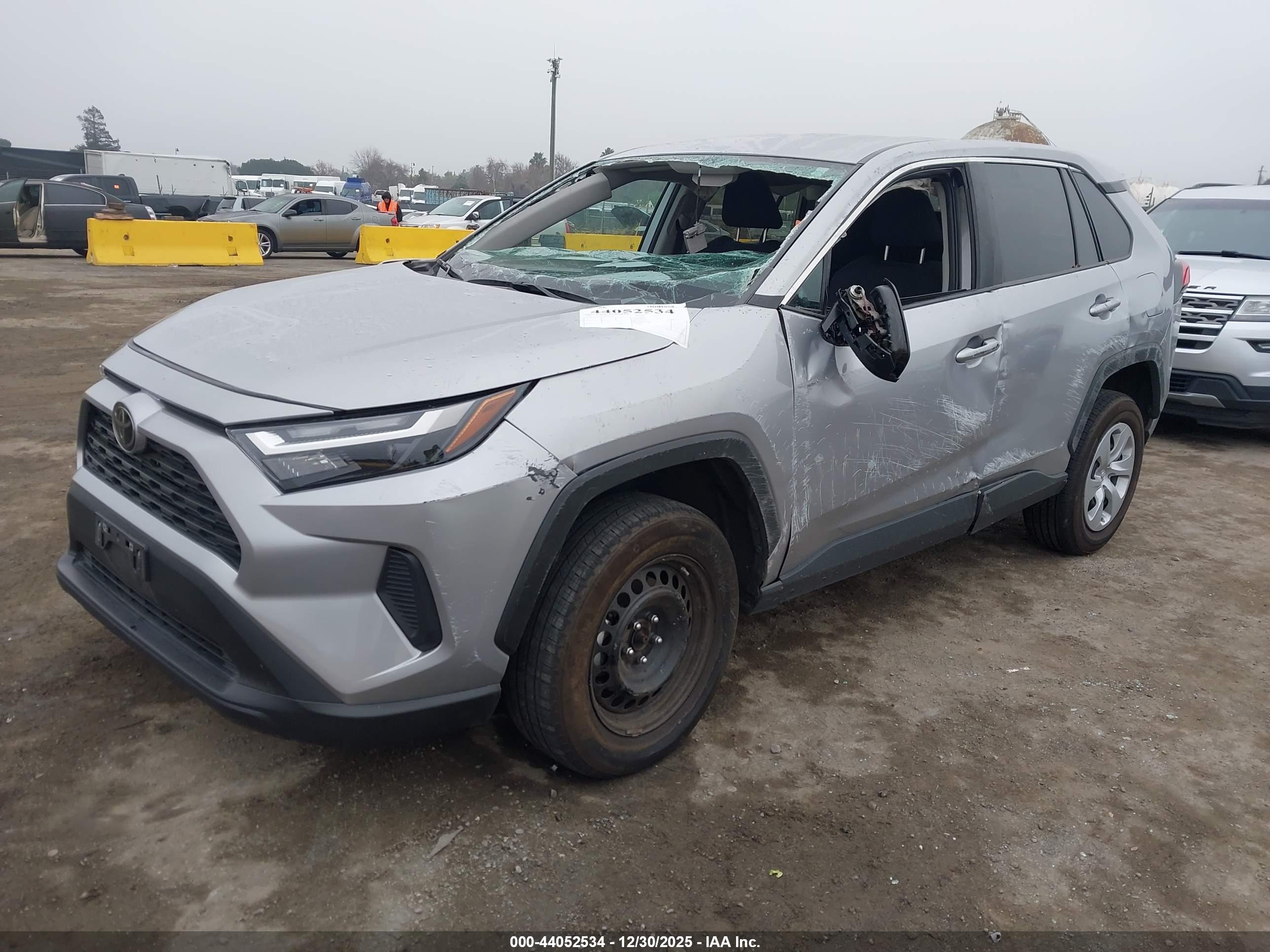 TOYOTA RAV4 image 2