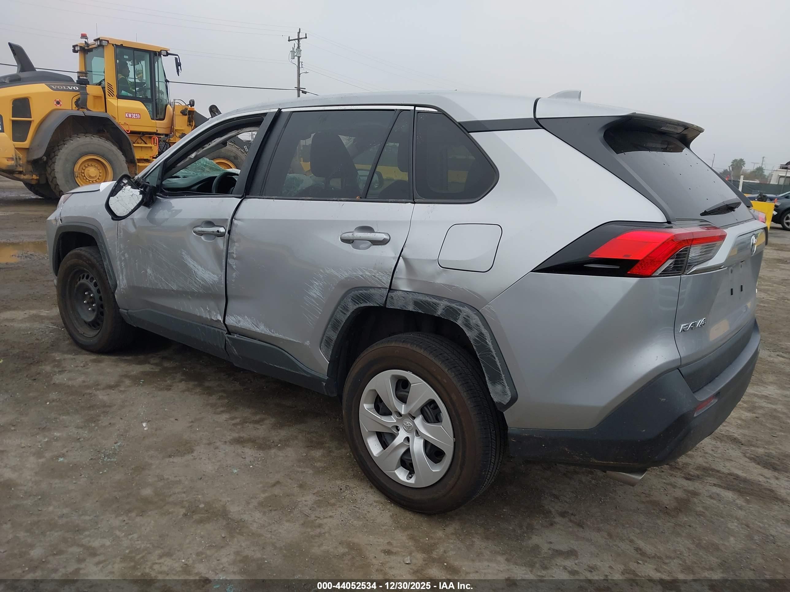 TOYOTA RAV4 image 3