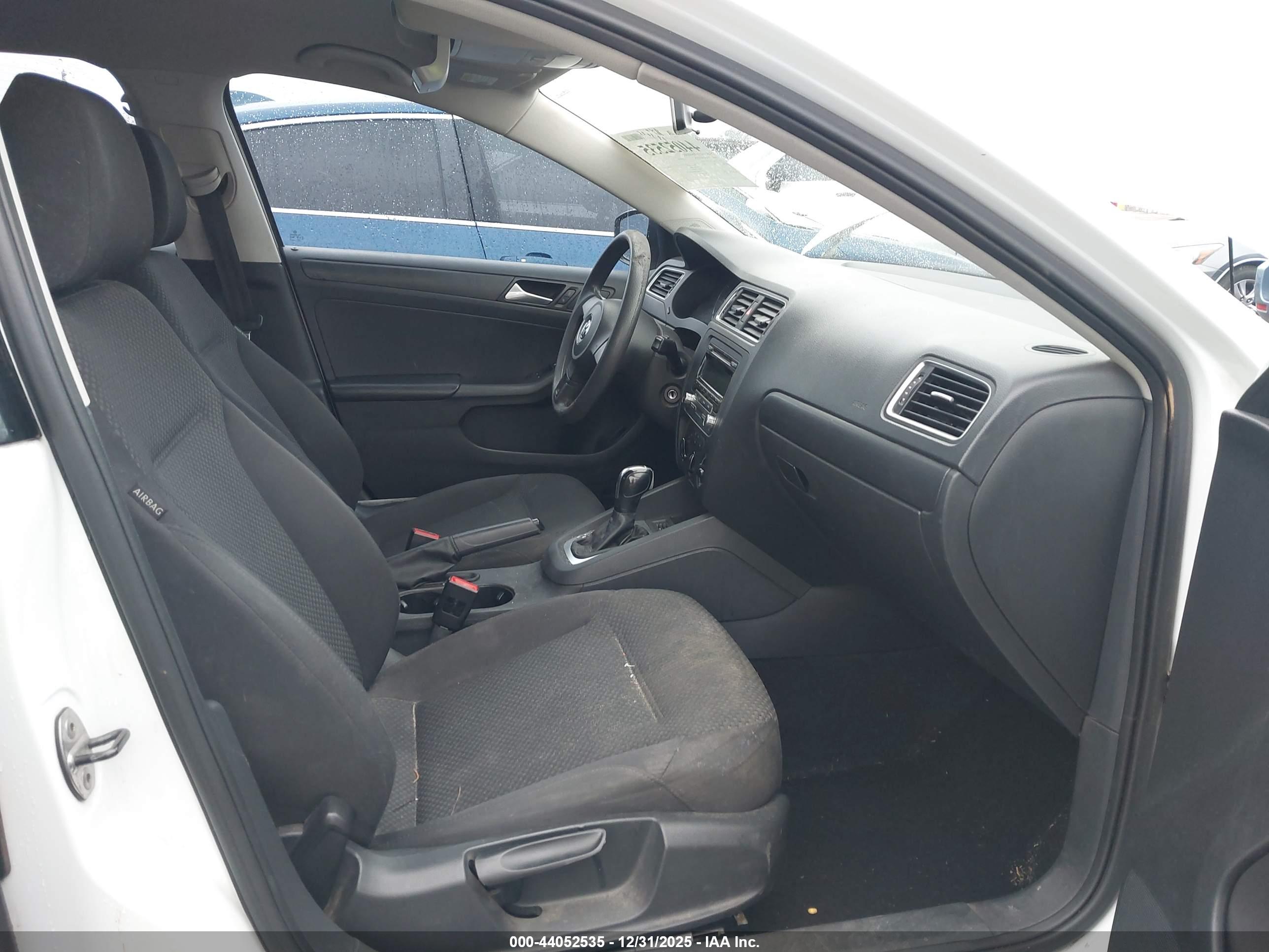 VOLKSWAGEN JETTA image 5