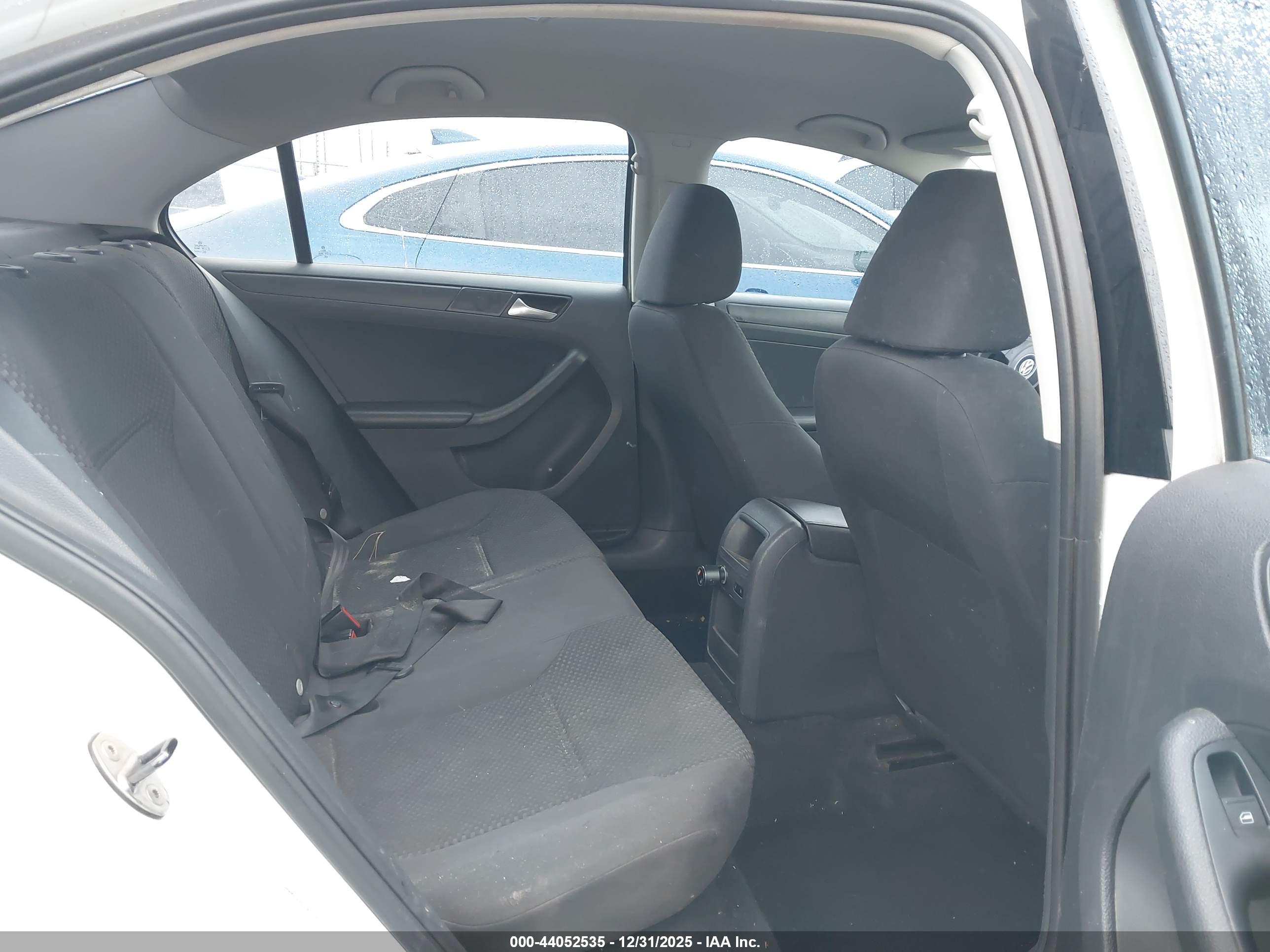 VOLKSWAGEN JETTA image 8