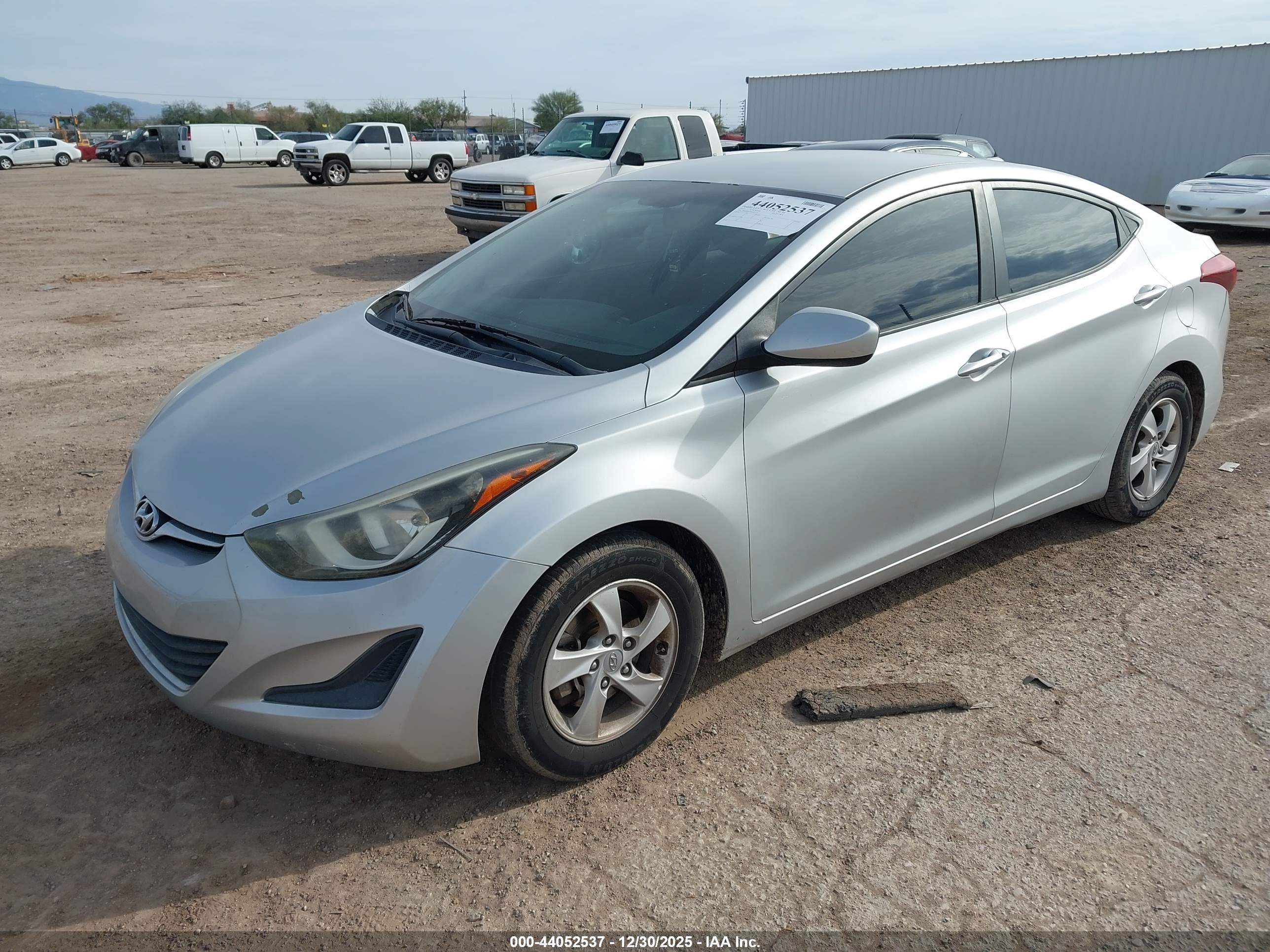 HYUNDAI ELANTRA image 2