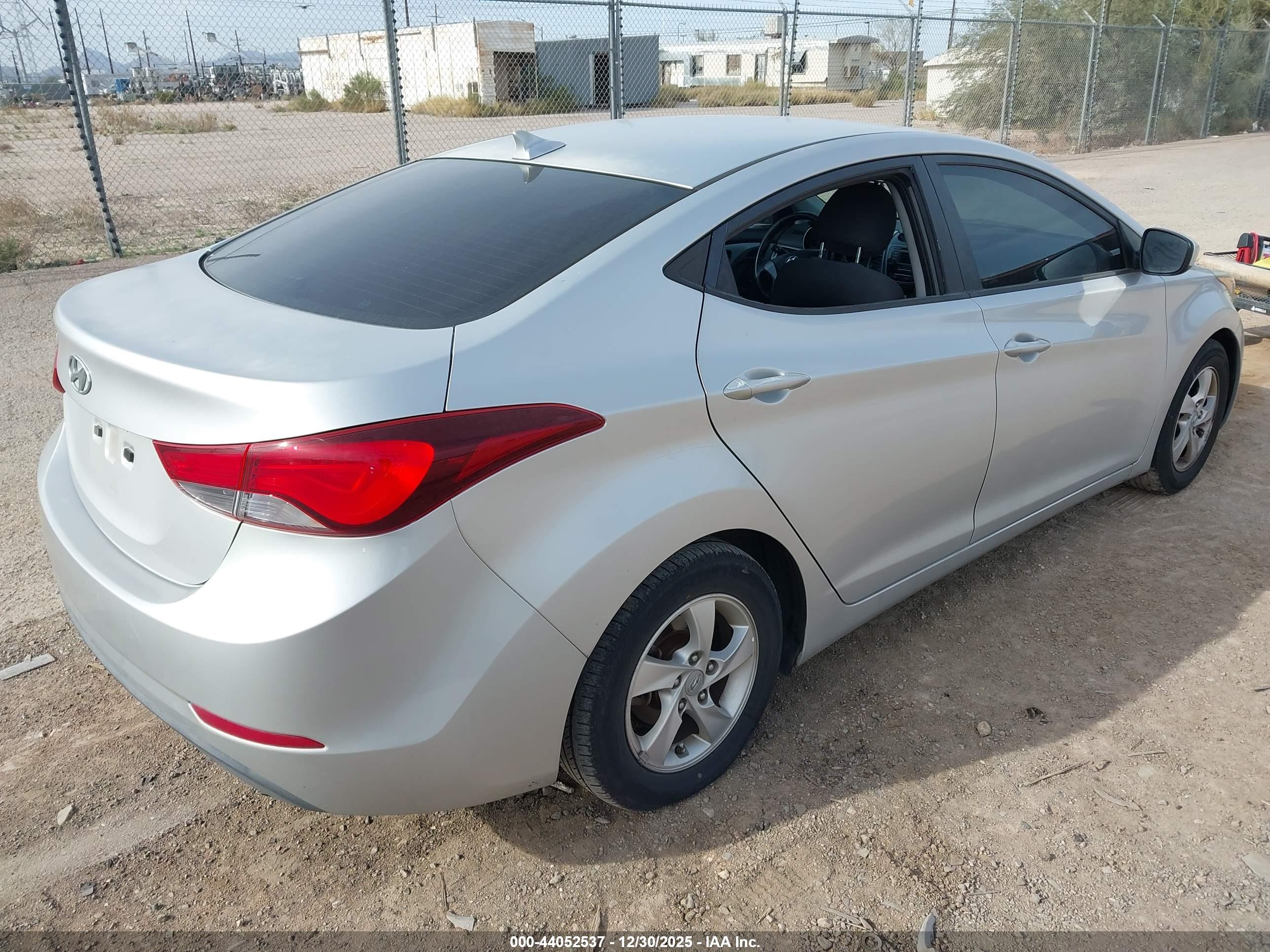 HYUNDAI ELANTRA image 4