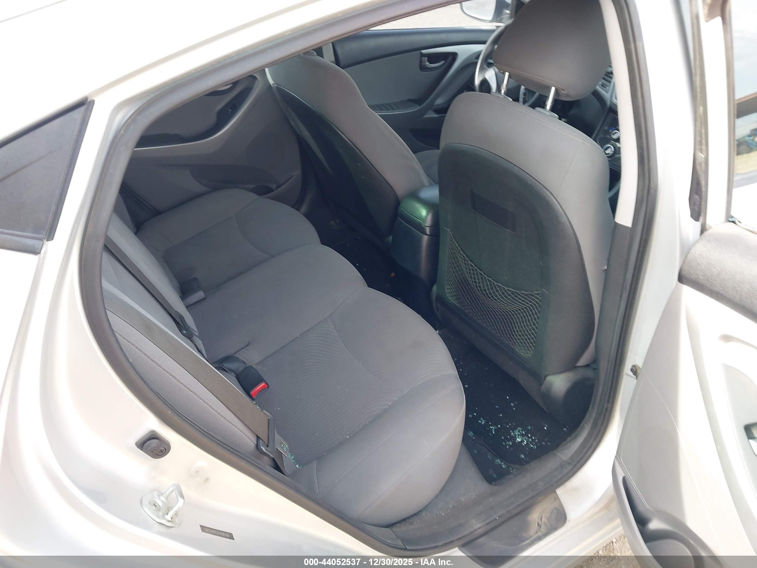 HYUNDAI ELANTRA image 8