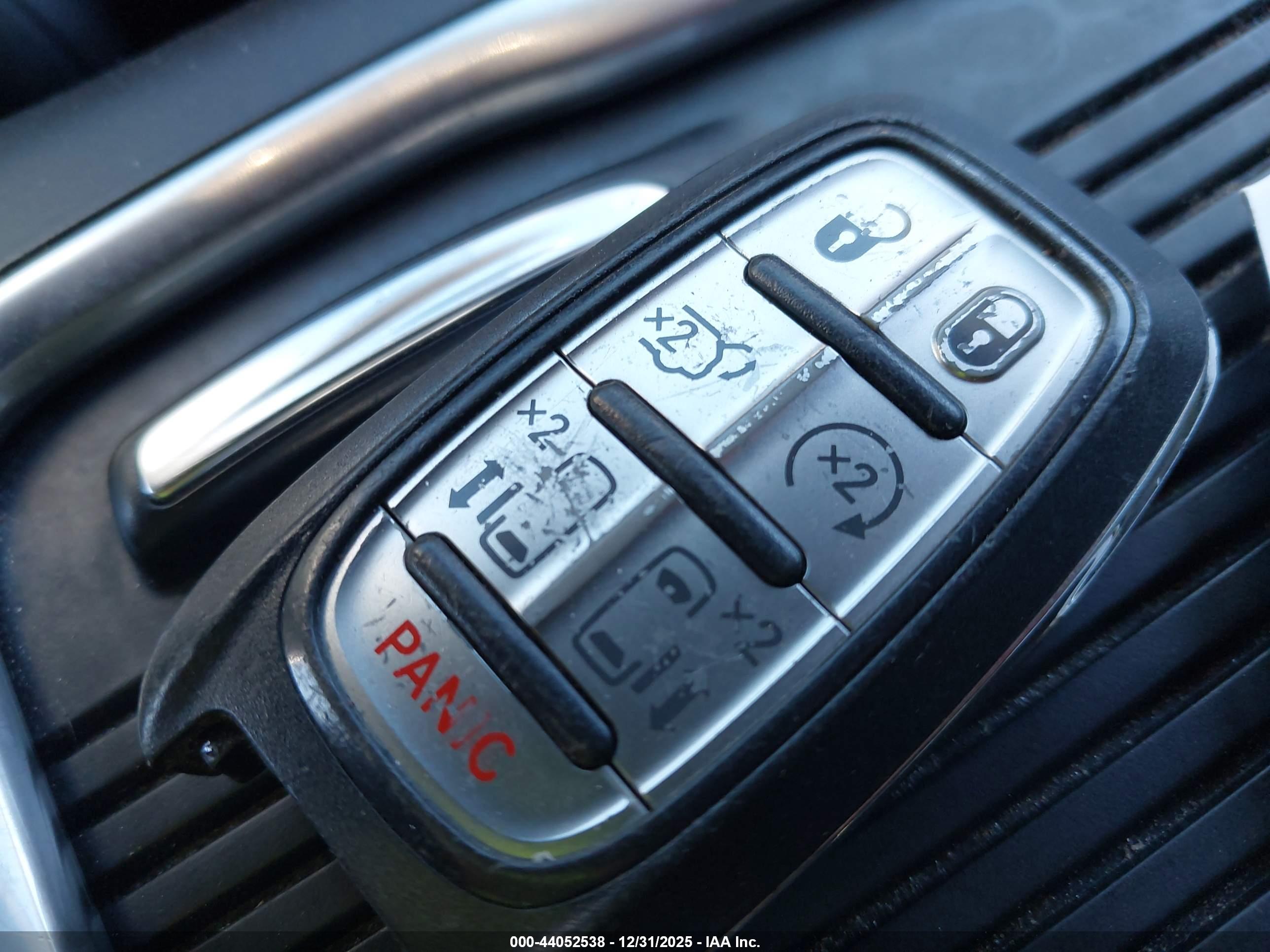 CHRYSLER PACIFICA image 11