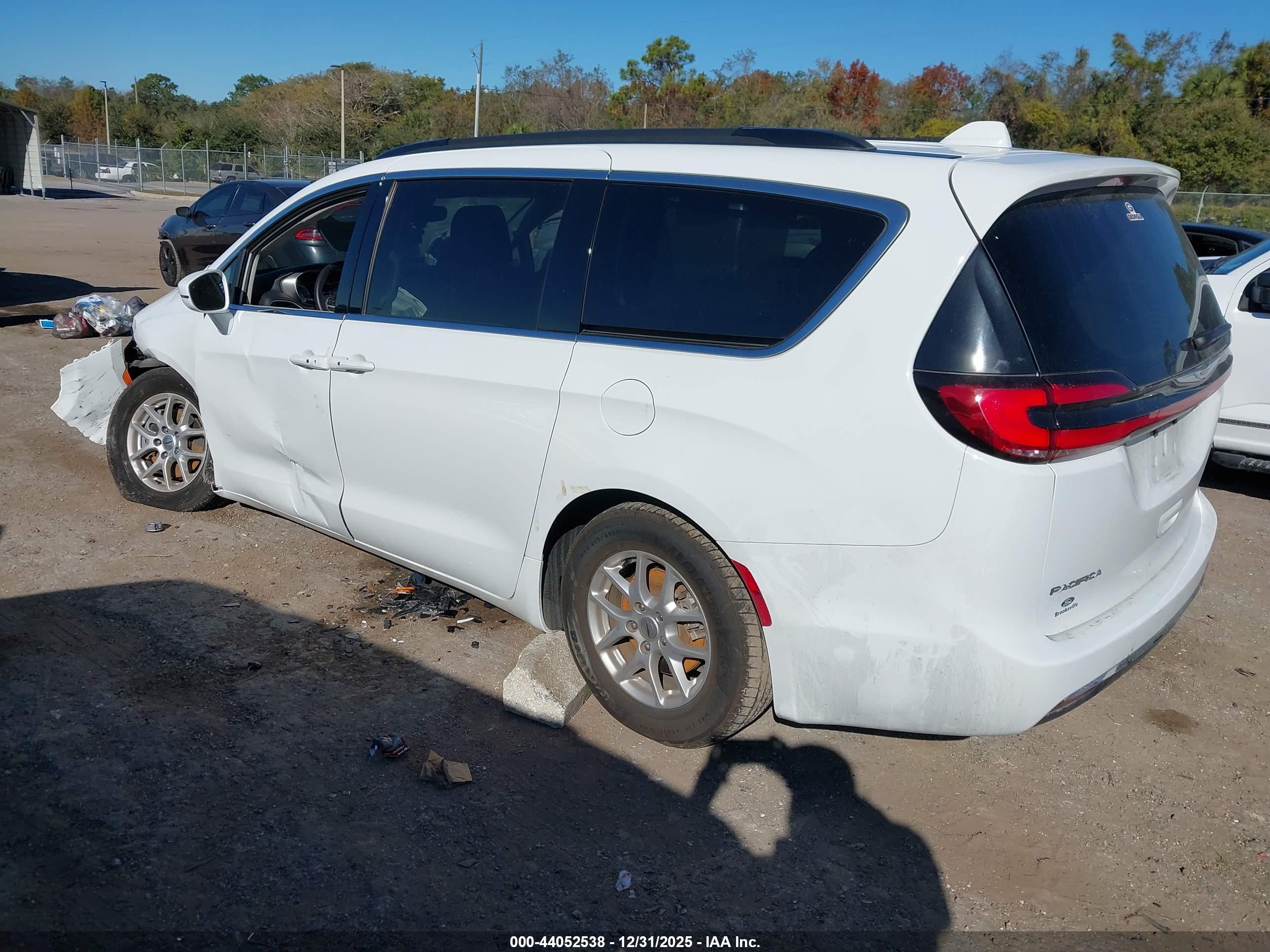 CHRYSLER PACIFICA image 3