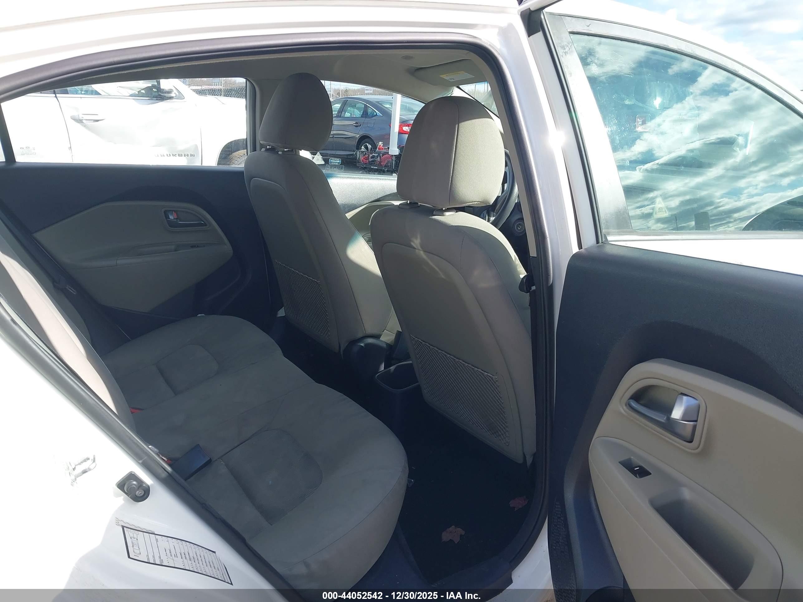KIA RIO image 8