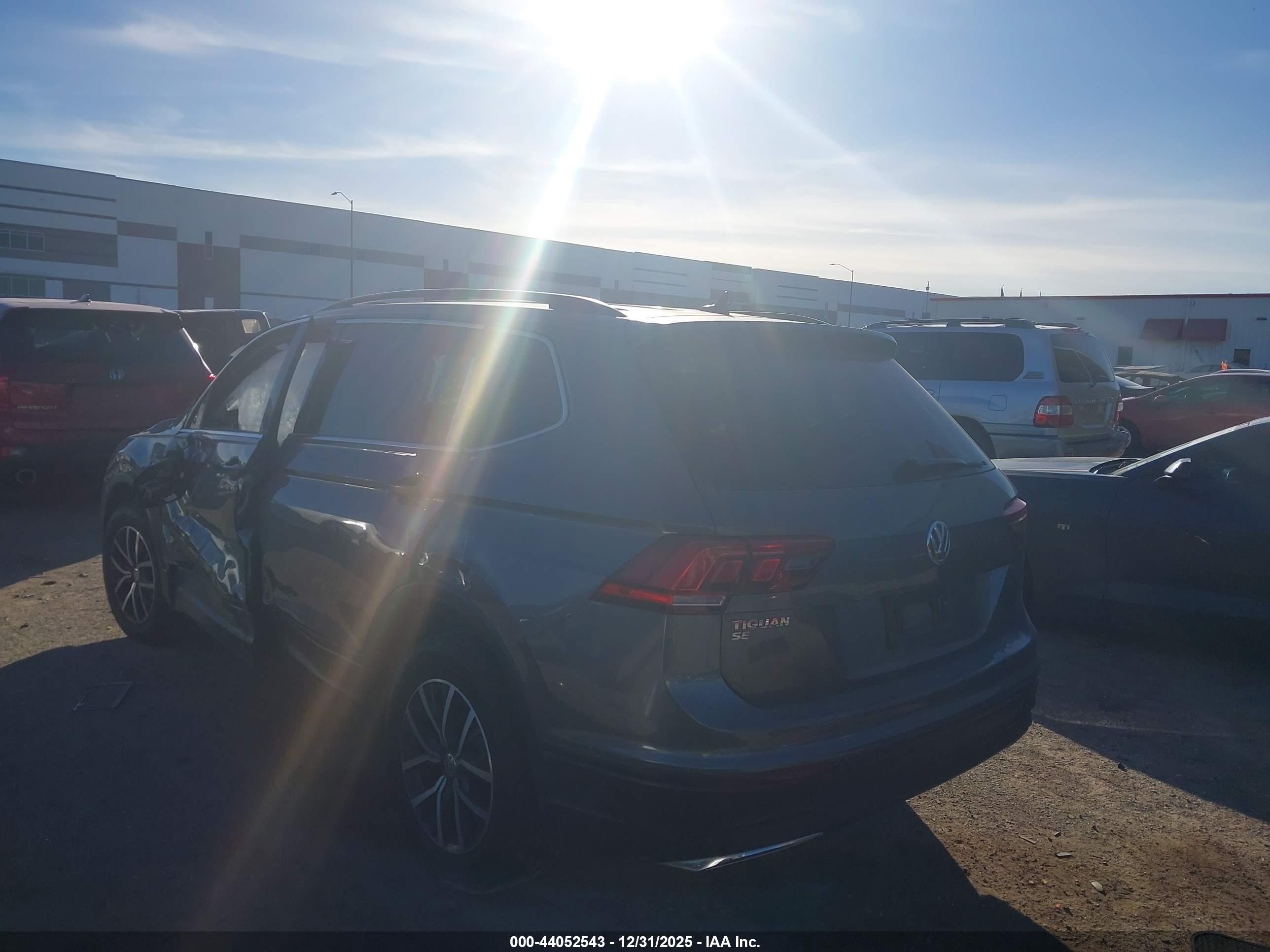 VOLKSWAGEN TIGUAN image 3