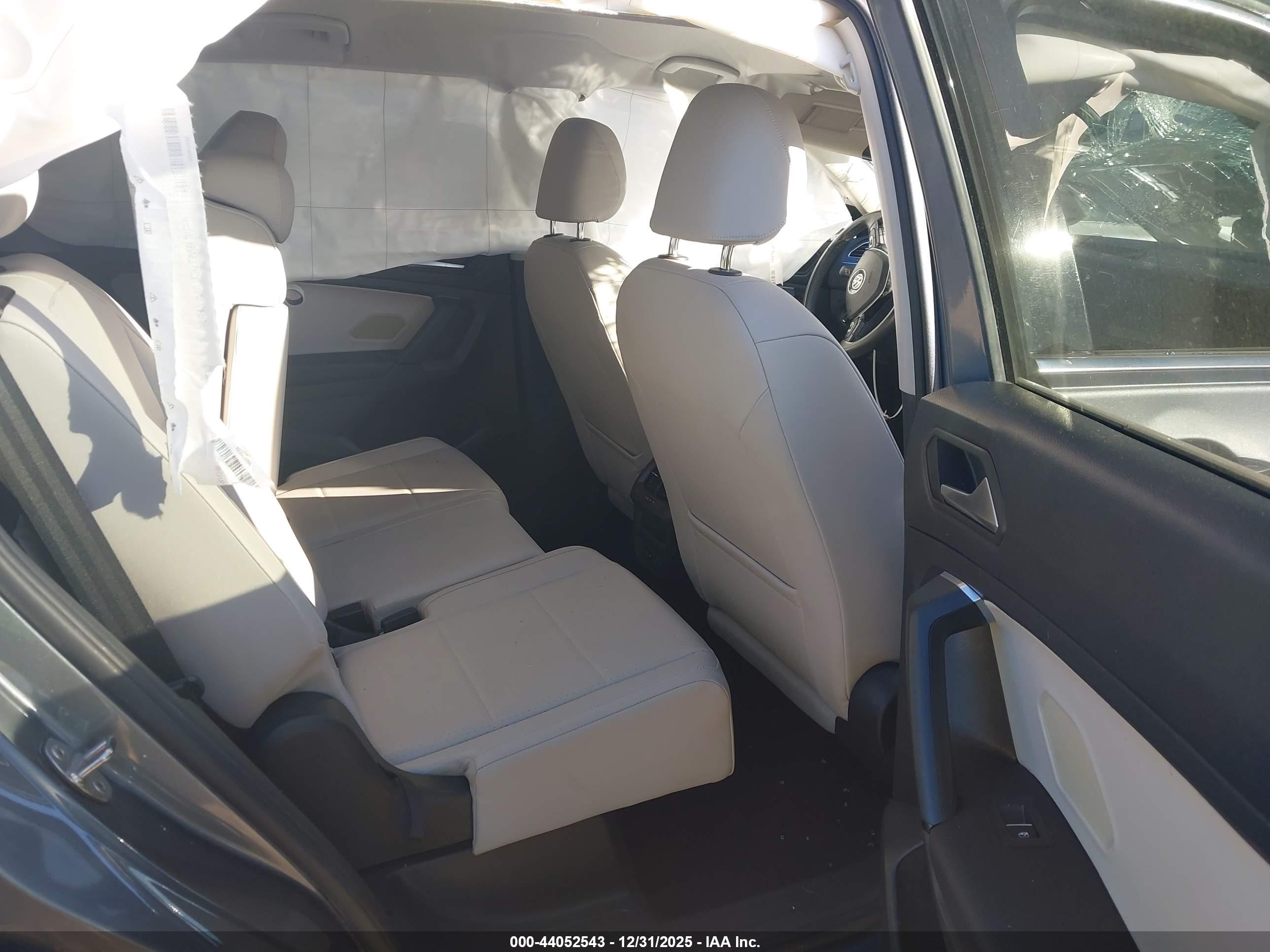 VOLKSWAGEN TIGUAN image 8