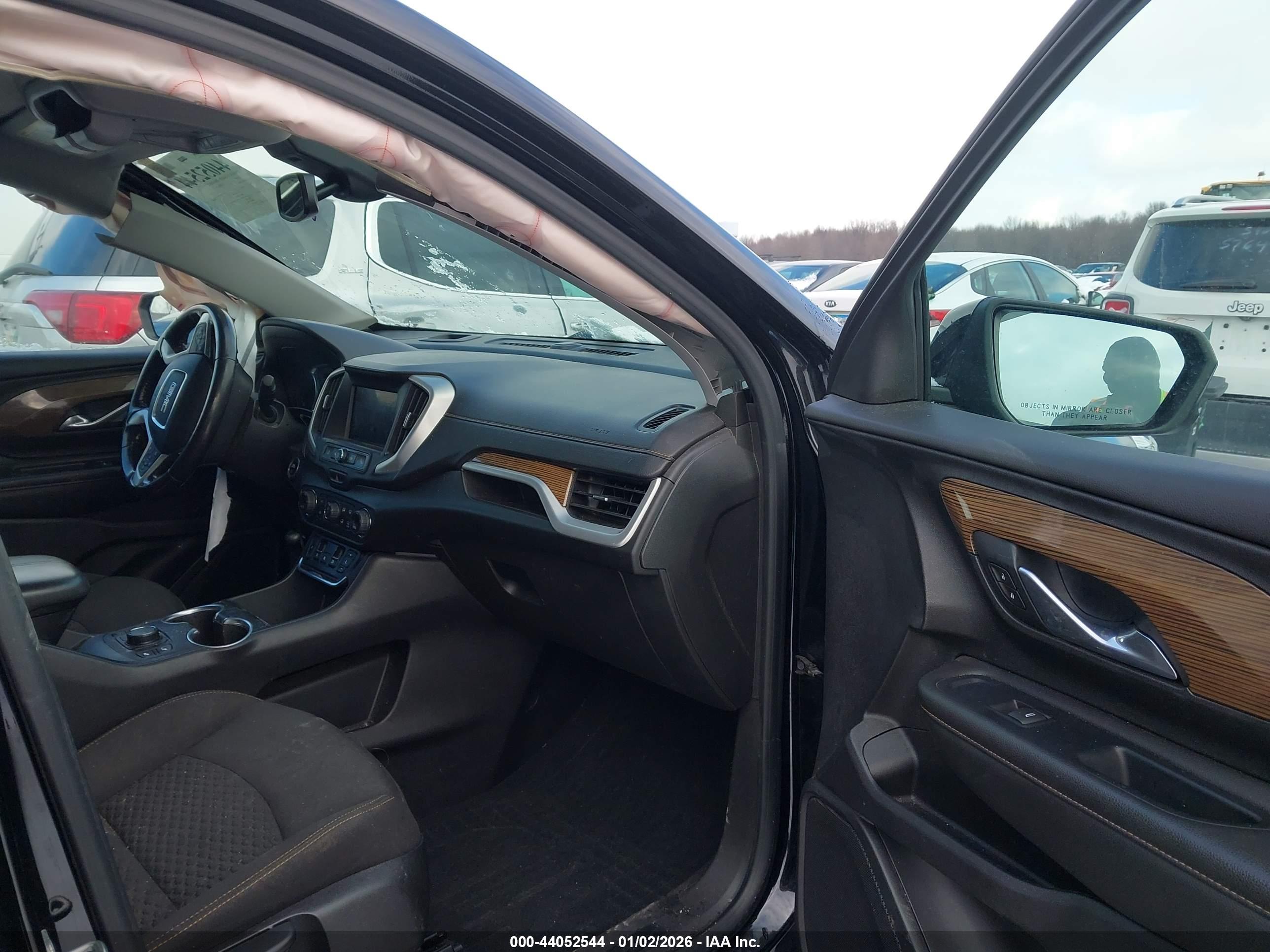GMC TERRAIN image 5