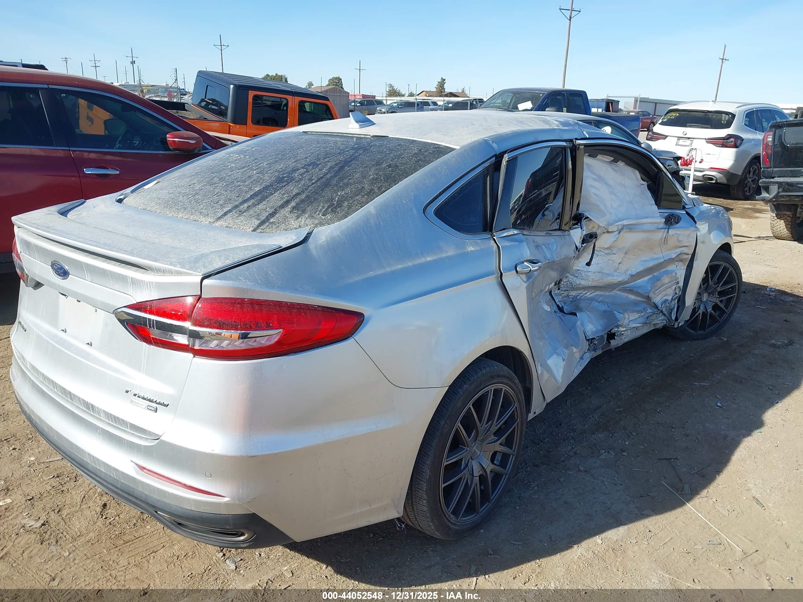 FORD FUSION image 4