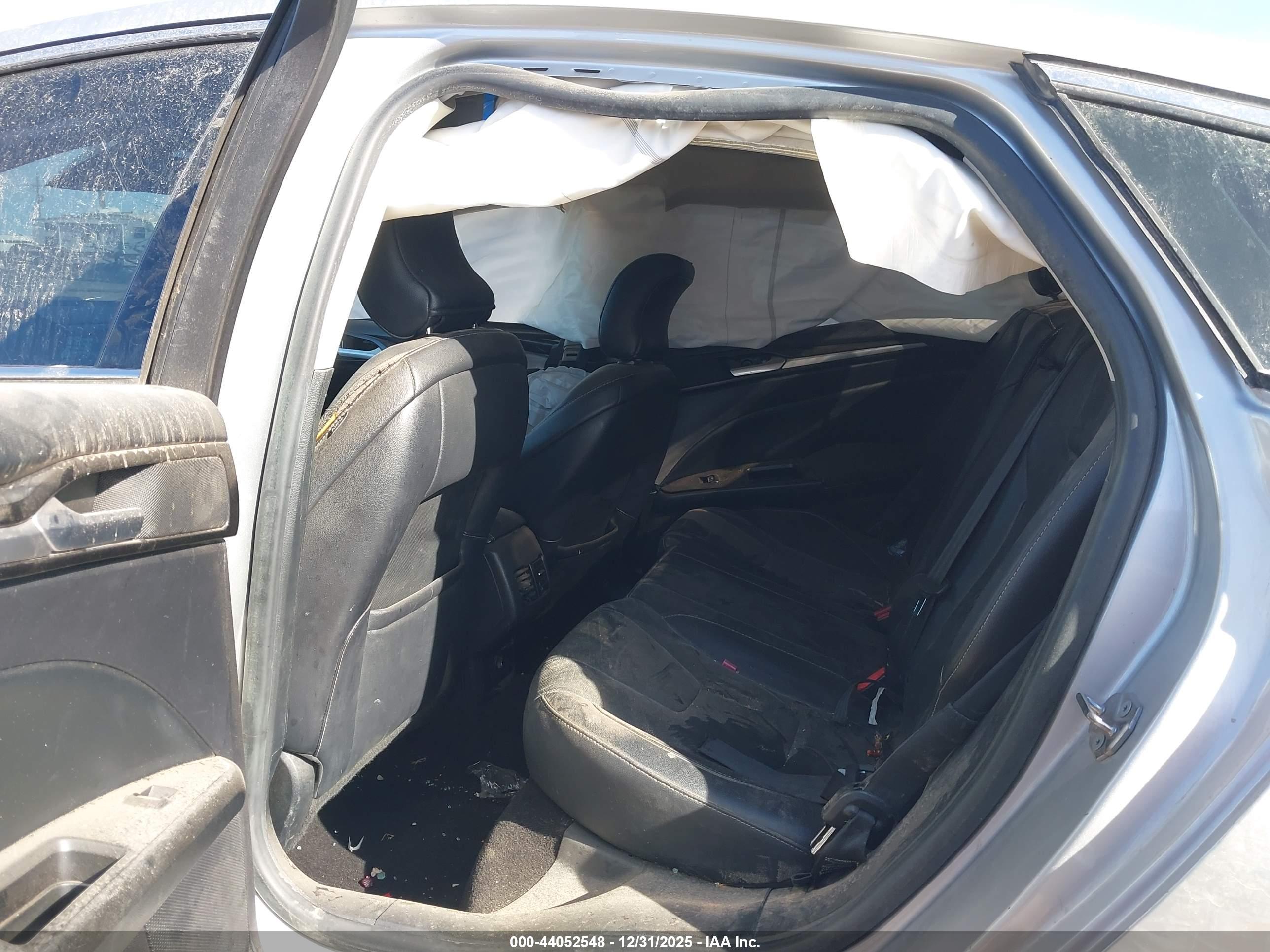 FORD FUSION image 8
