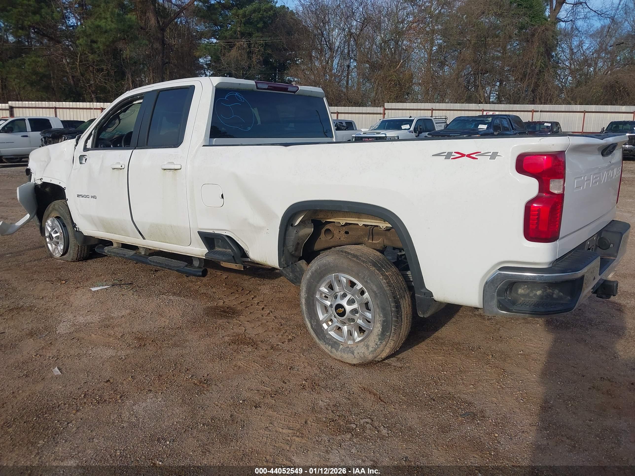 CHEVROLET SILVERADO image 3