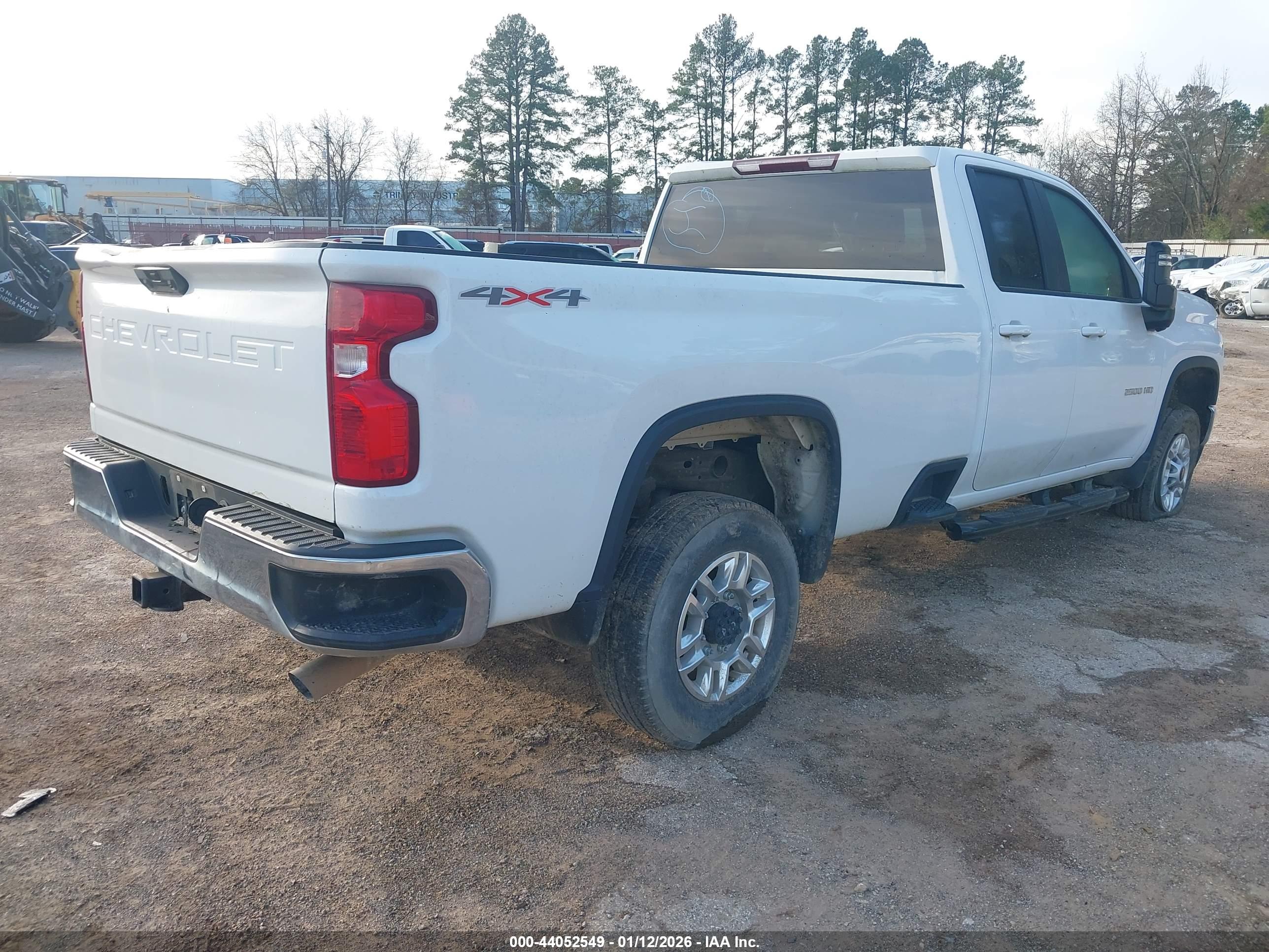 CHEVROLET SILVERADO image 4