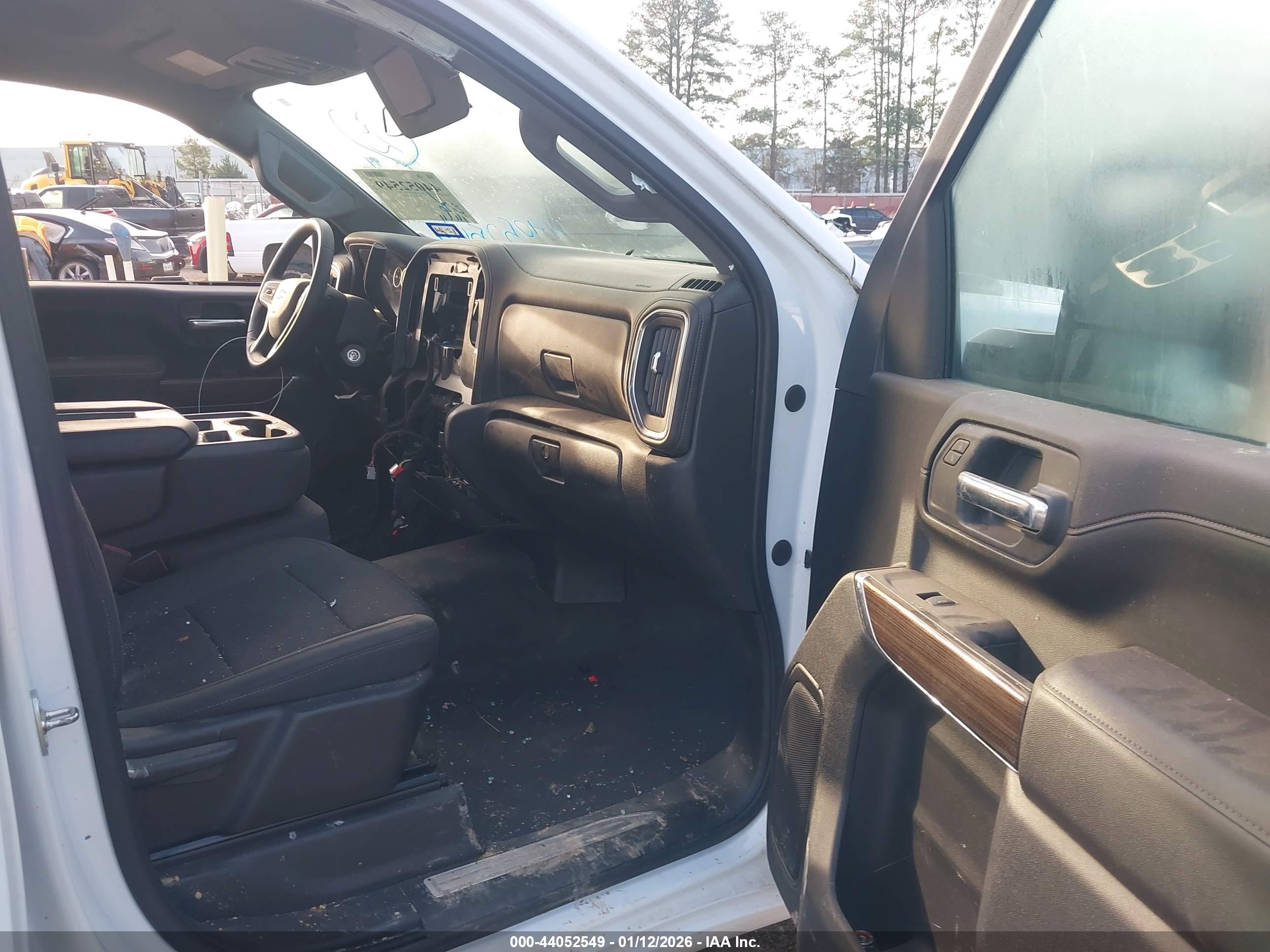 CHEVROLET SILVERADO image 5