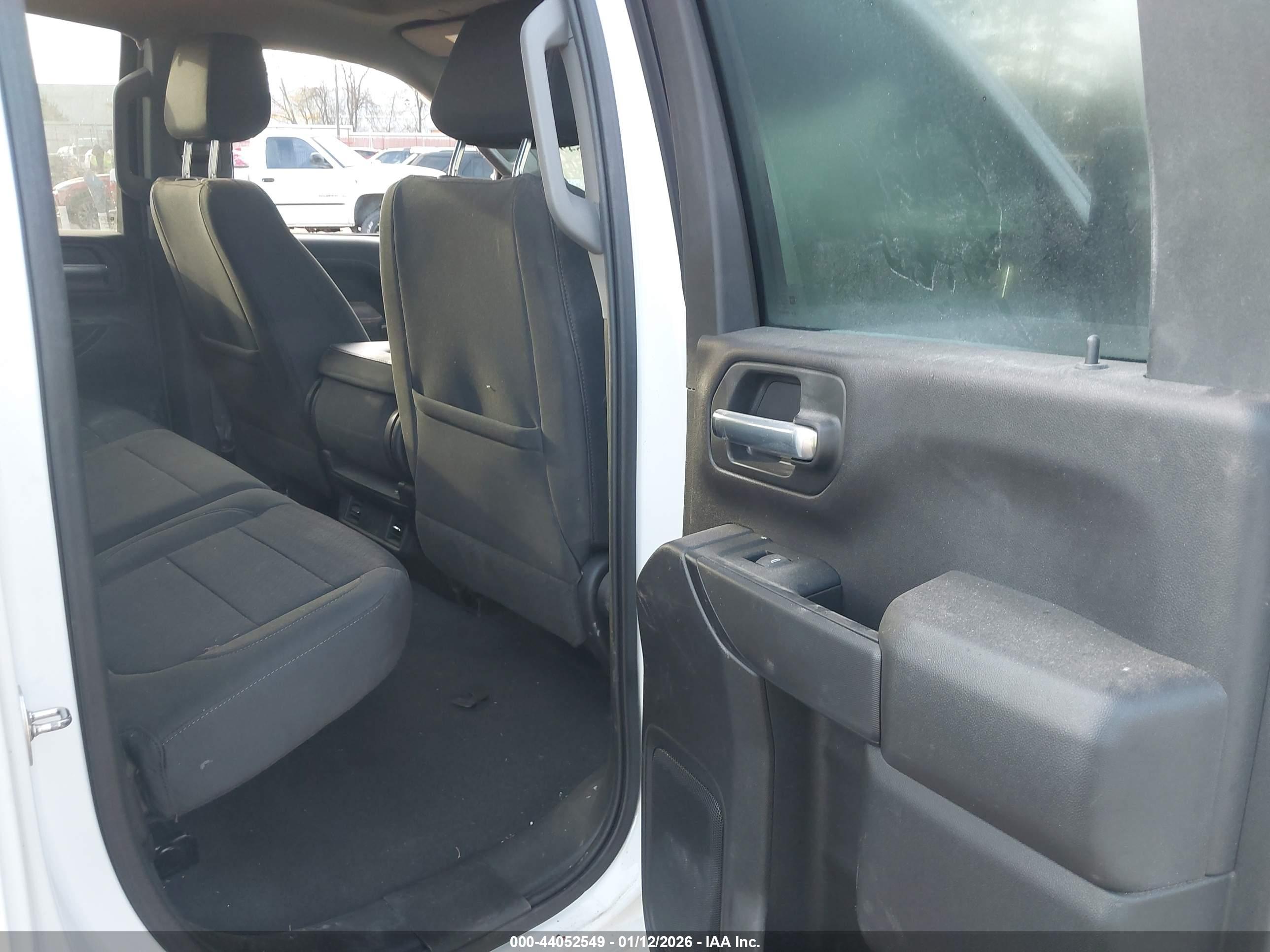 CHEVROLET SILVERADO image 8
