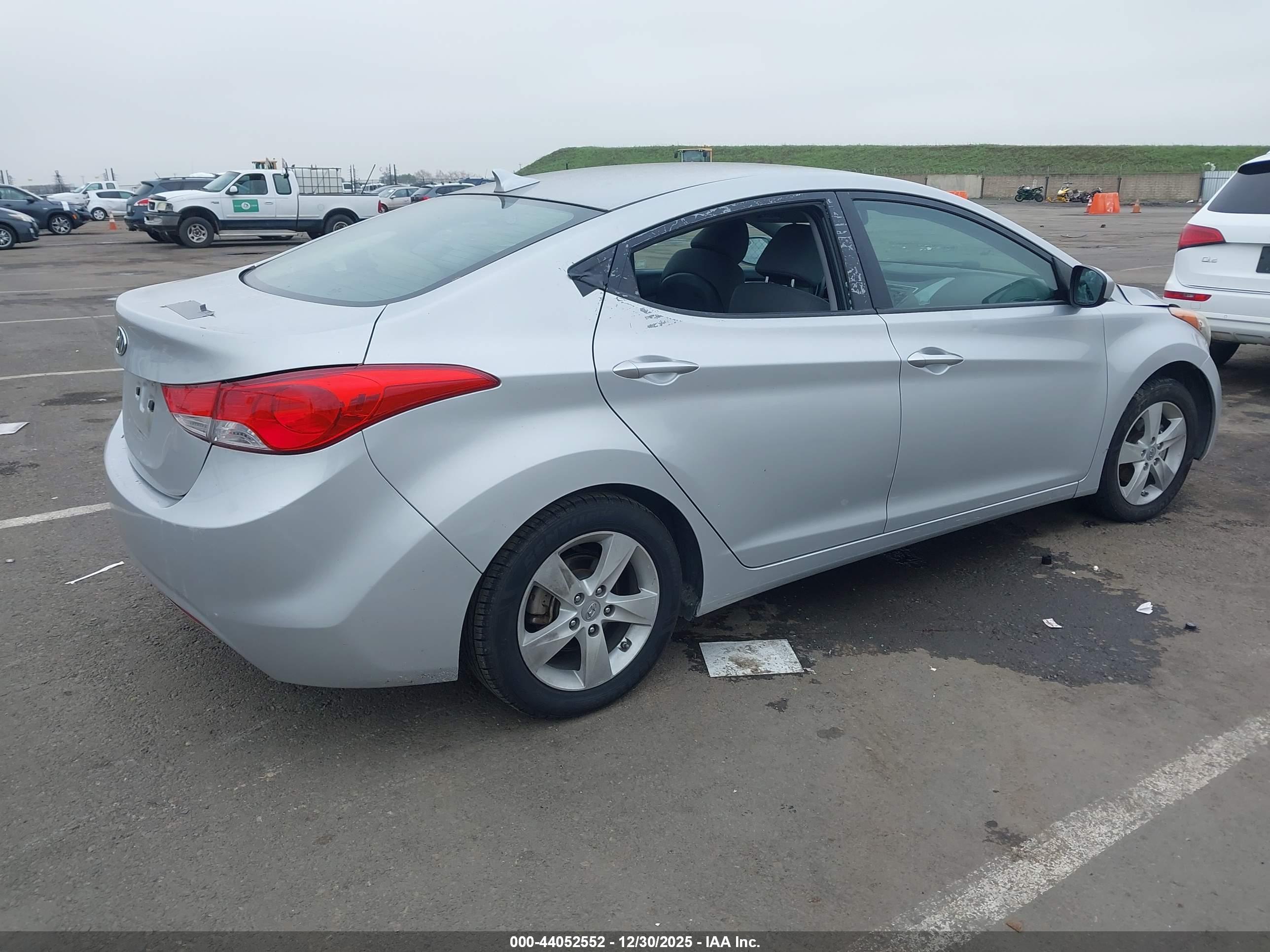HYUNDAI ELANTRA image 4