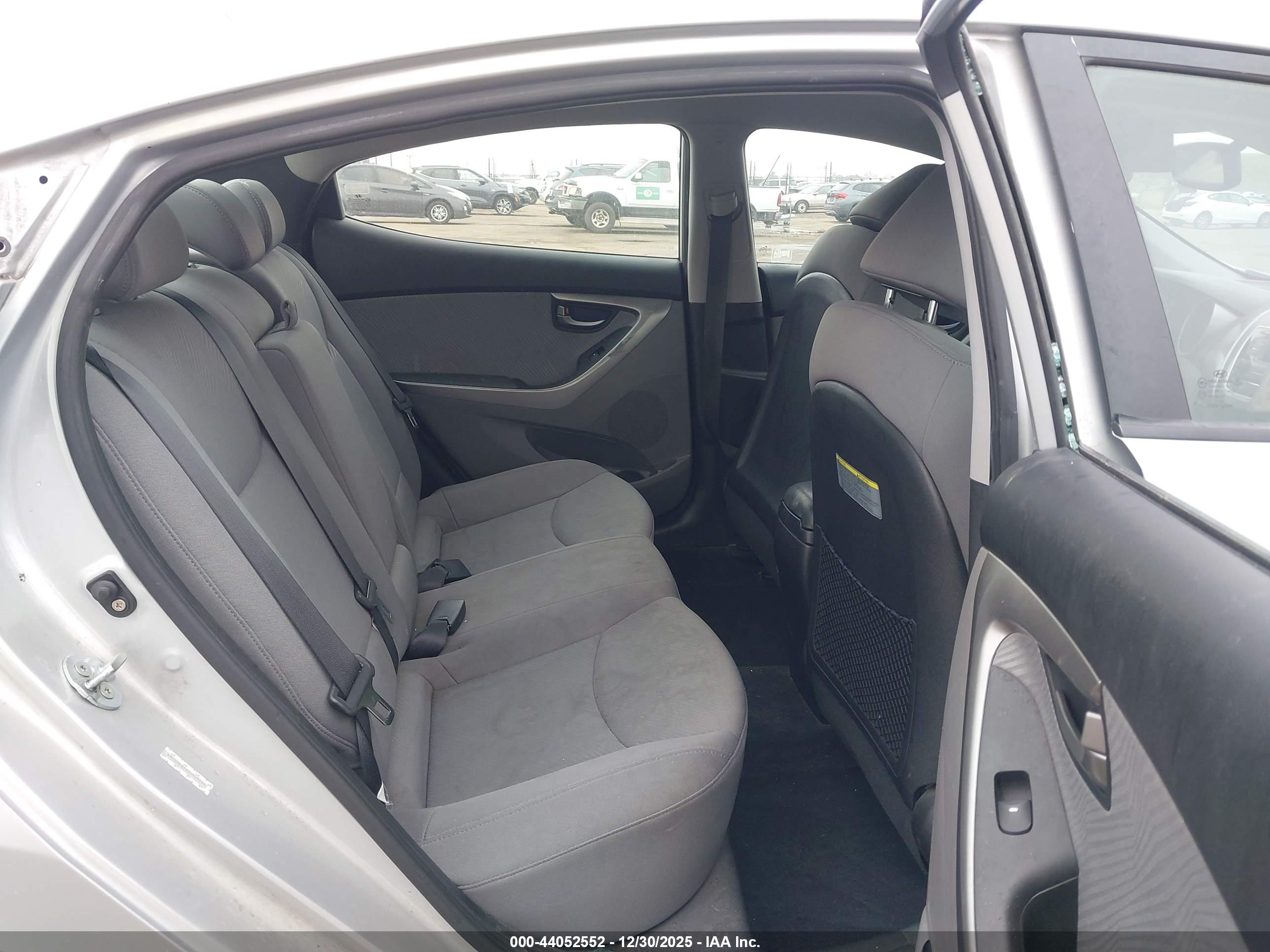 HYUNDAI ELANTRA image 8